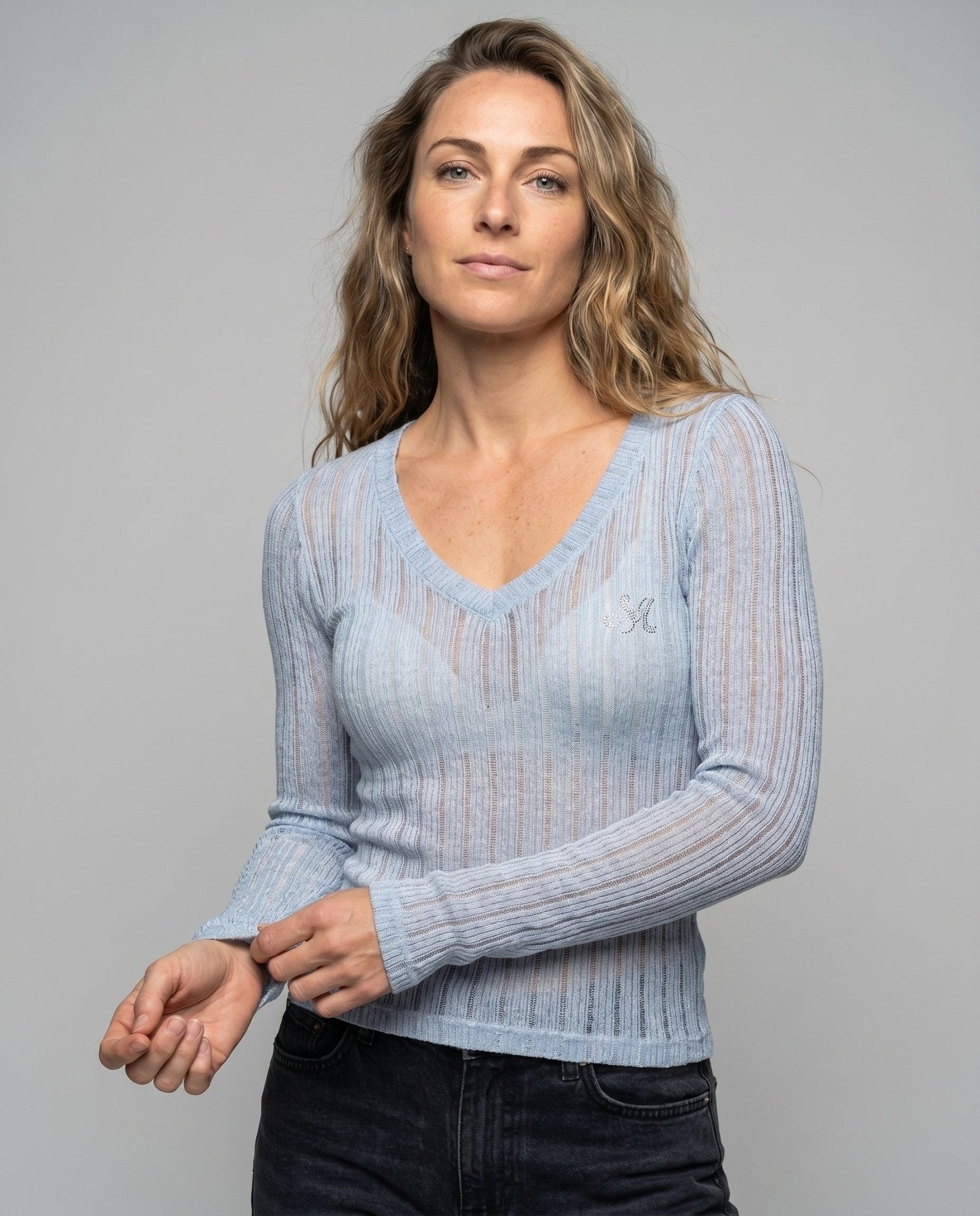 Women's long sleeve shirt with elegant V-neck and fine striped pattern - Chichicherry
