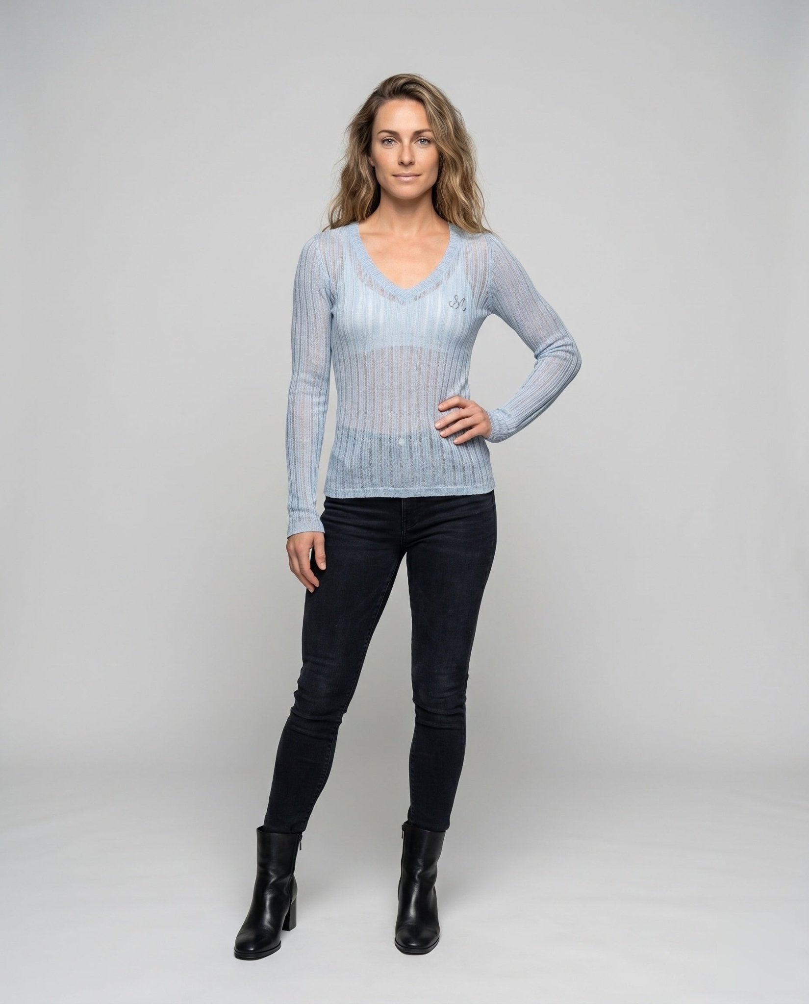 Women's long sleeve shirt with elegant V-neck and fine striped pattern - Chichicherry