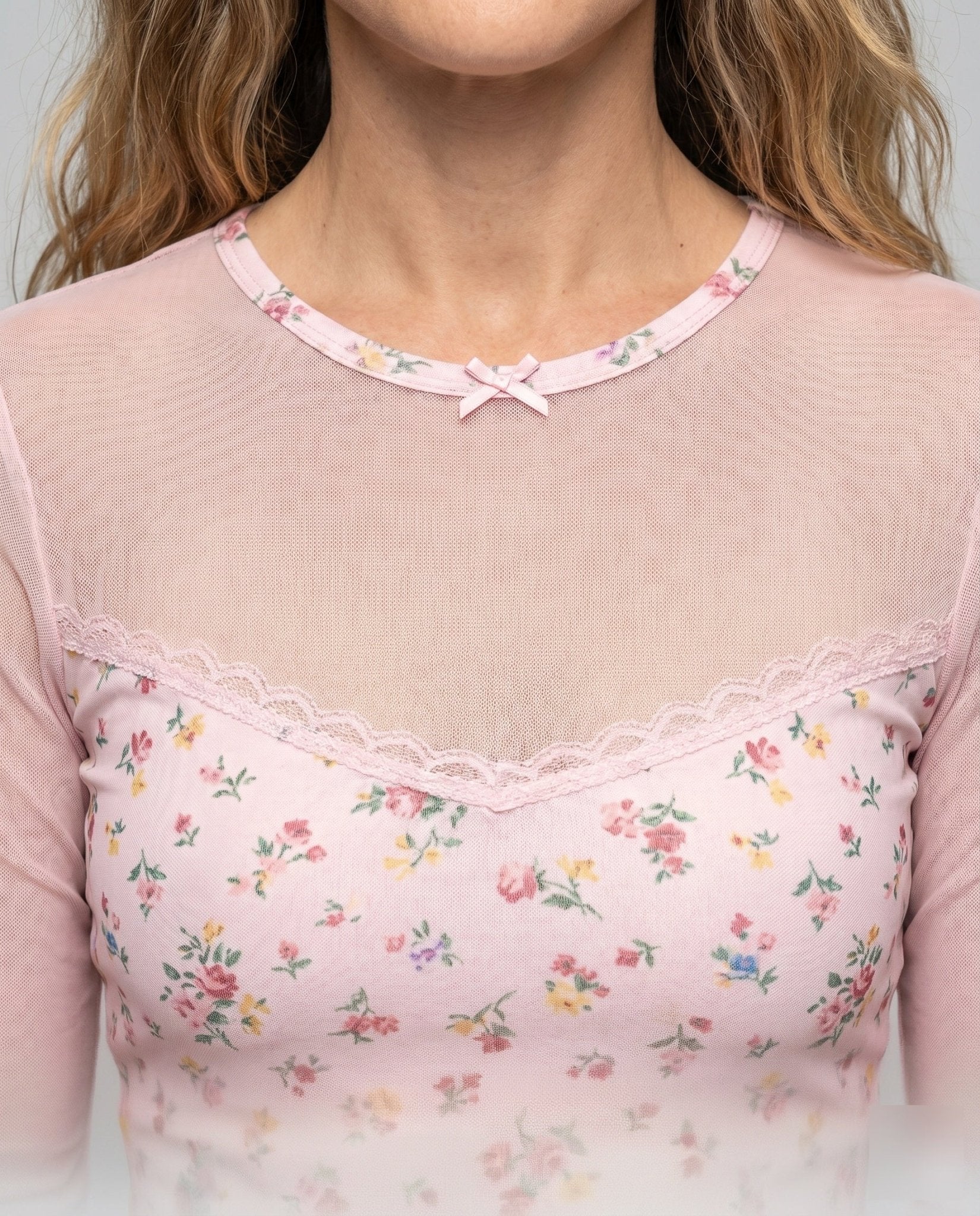 Women's long sleeve shirt with floral pattern and transparent accents - Chichicherry