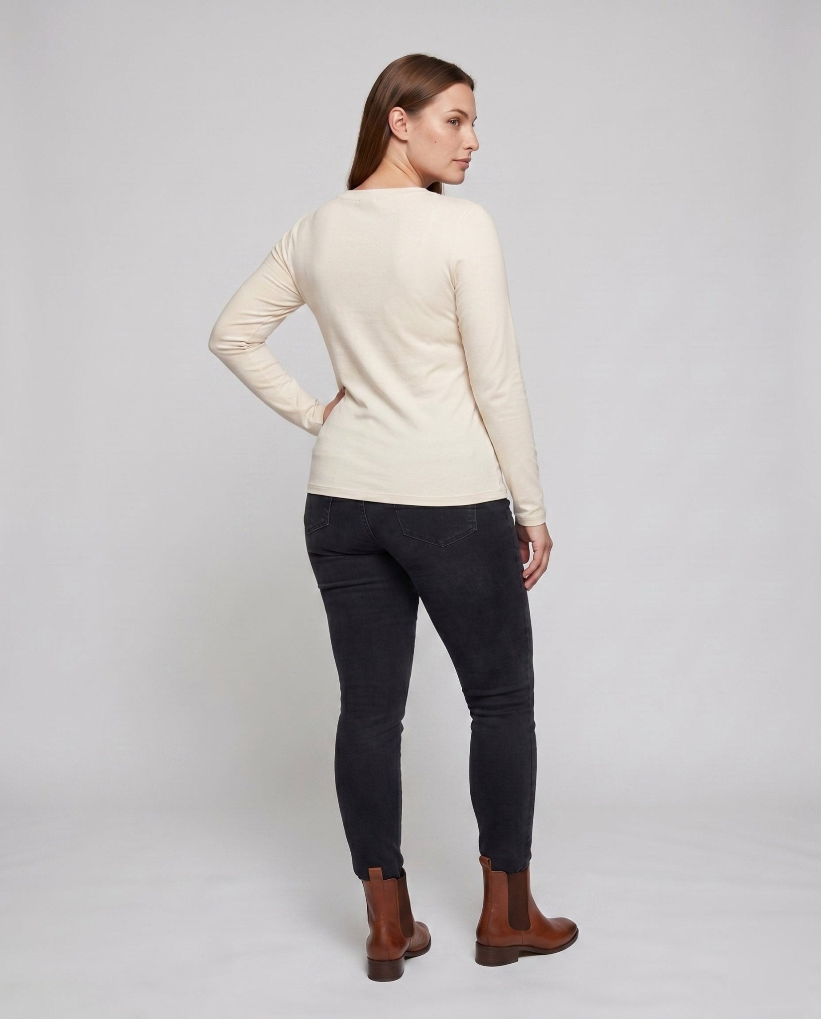 Women's long-sleeved V-neck top with body-hugging fit - Chichicherry