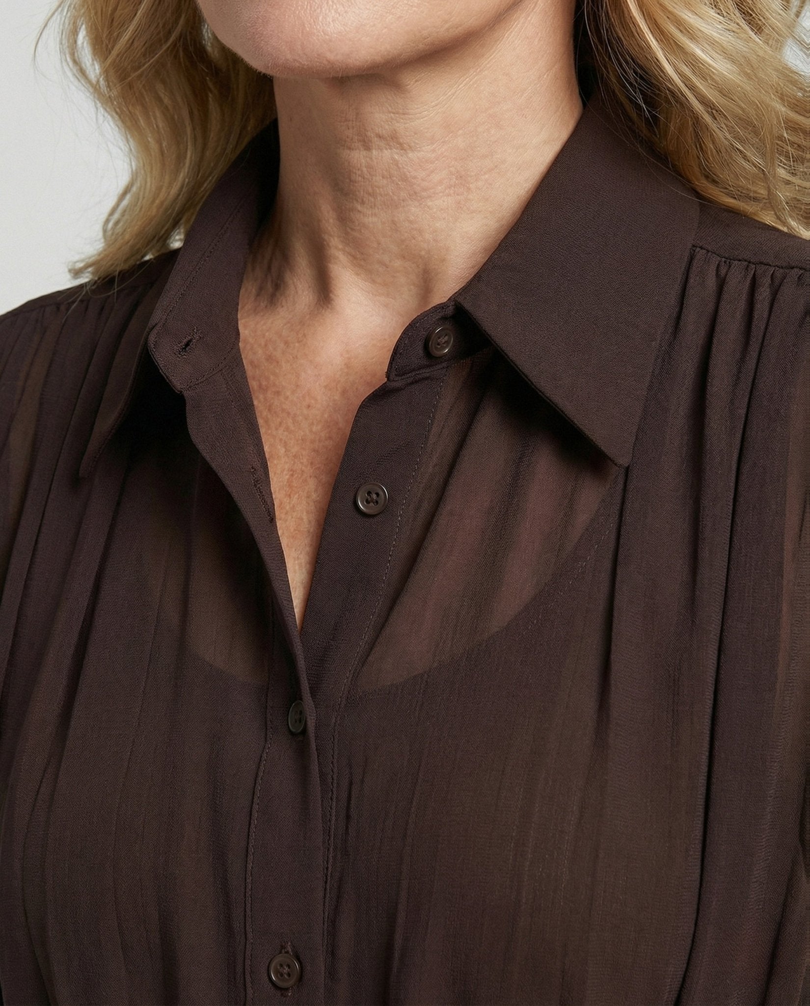 Women's Long Sleeveless Chiffon Blouse with Shirt Collar - Chichicherry