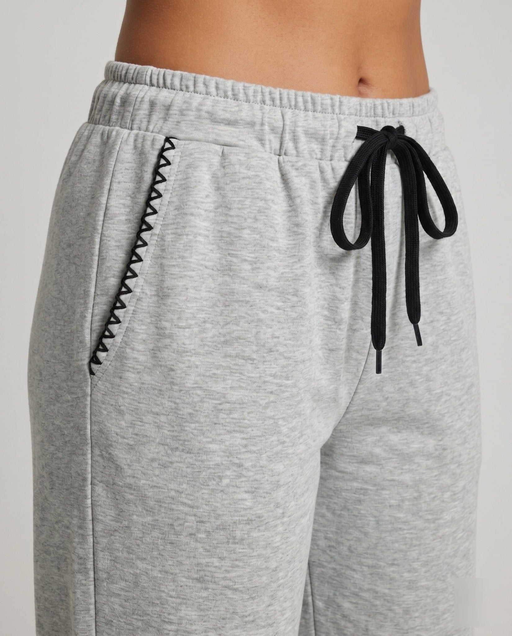 Women's Loose Casual Pants with Elastic Waistband and Side Pockets - Chichicherry