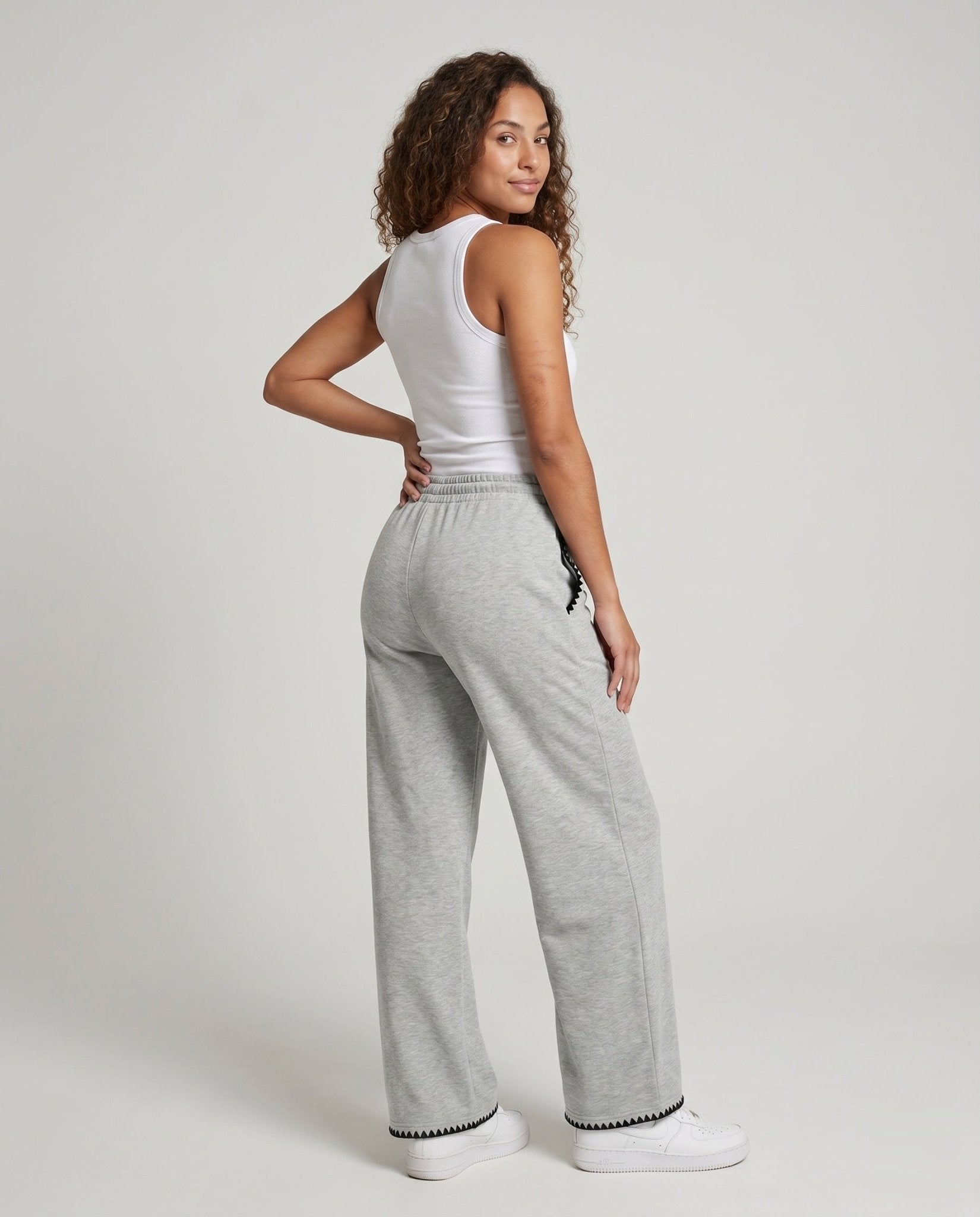 Women's Loose Casual Pants with Elastic Waistband and Side Pockets - Chichicherry