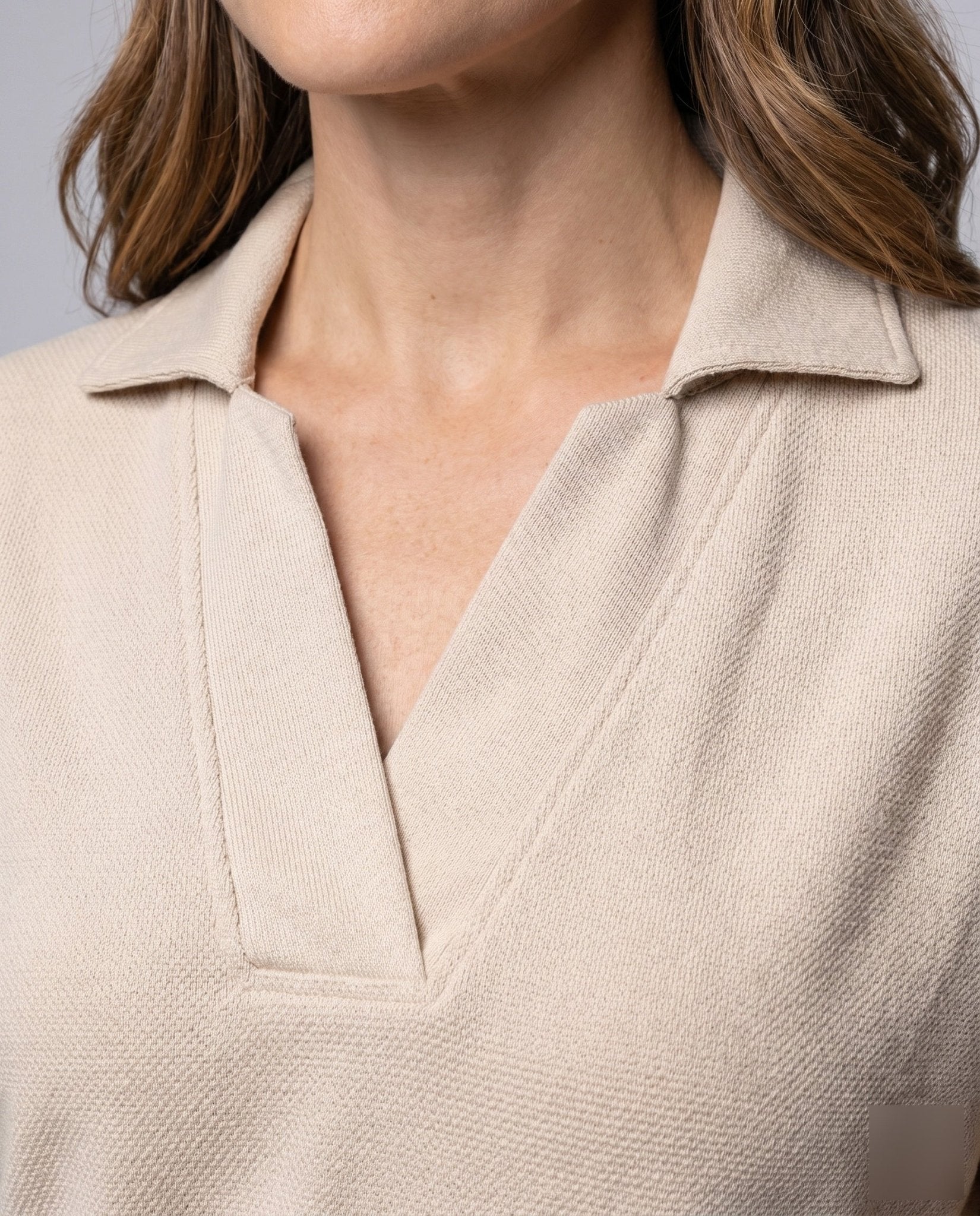 Women's loose top with modern stand-up collar and casual cut - Chichicherry