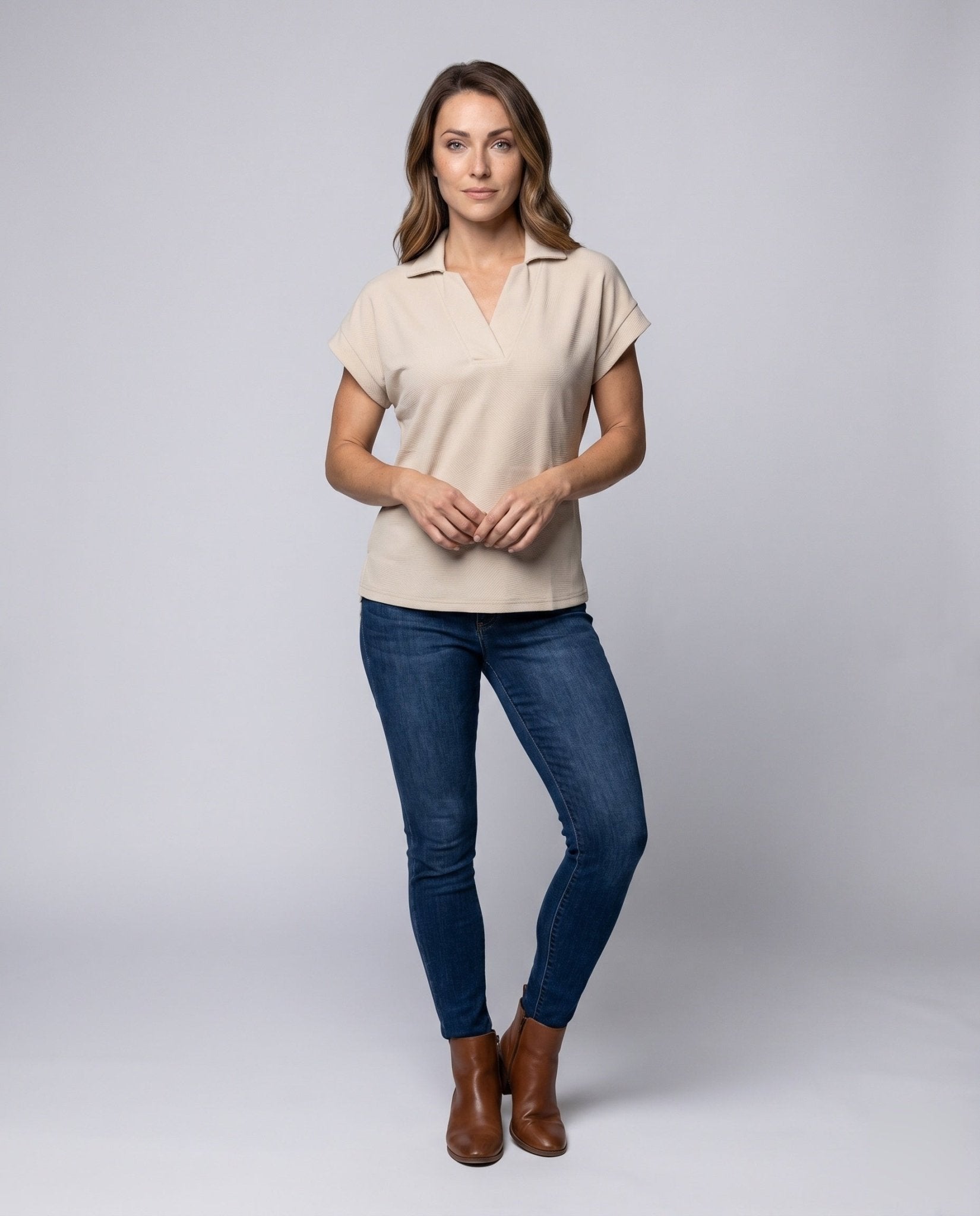 Women's loose top with modern stand-up collar and casual cut - Chichicherry