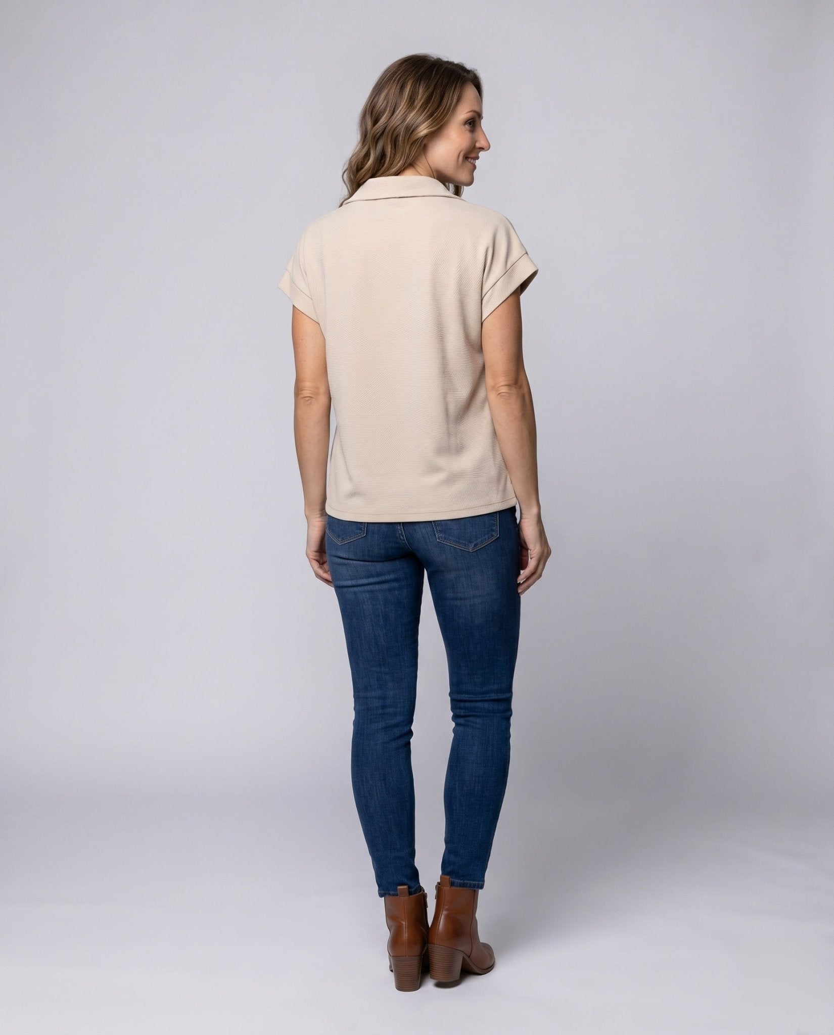 Women's loose top with modern stand-up collar and casual cut - Chichicherry