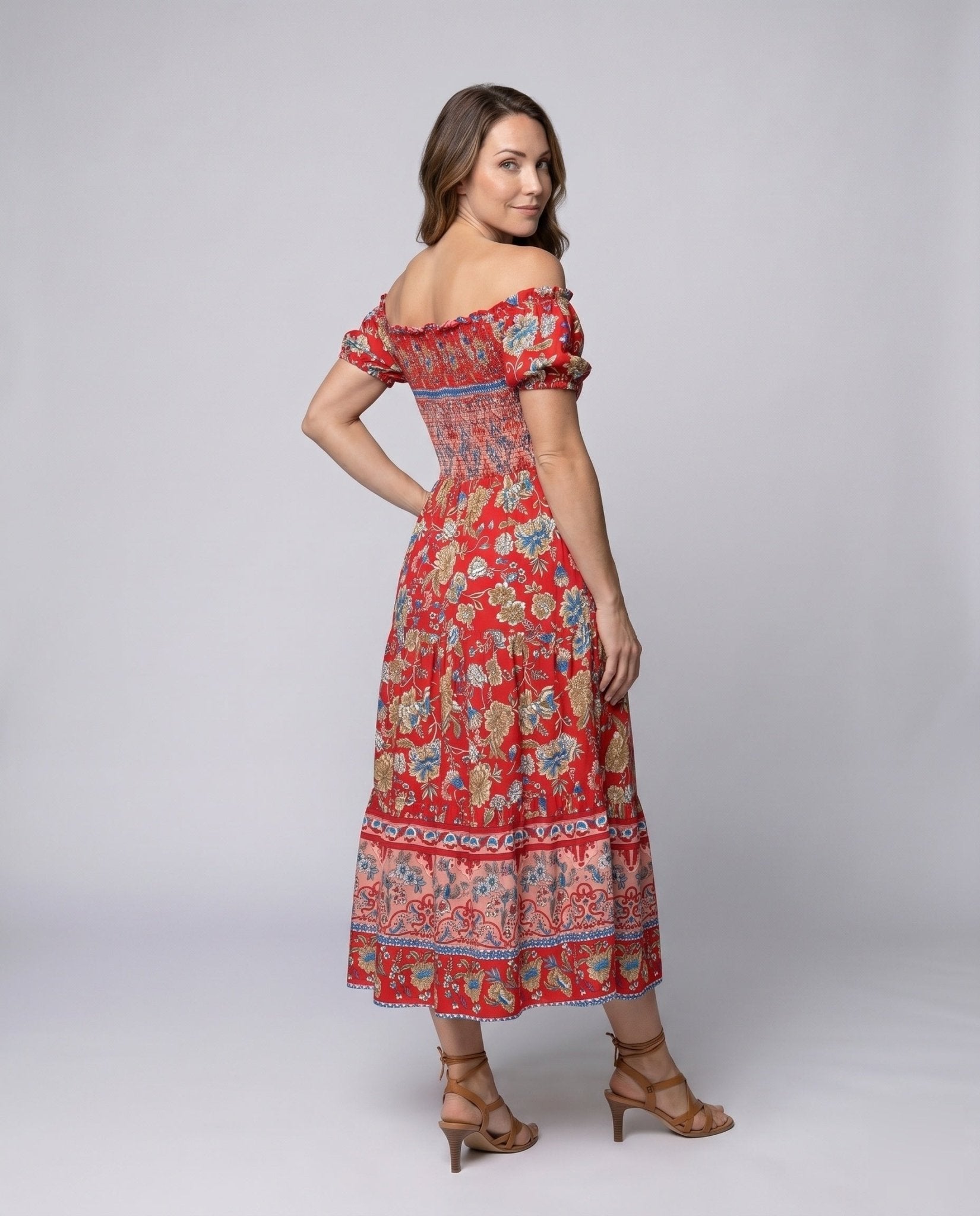 Women's maxi dress with an elegant off-shoulder cut and floral patterns - Chichicherry