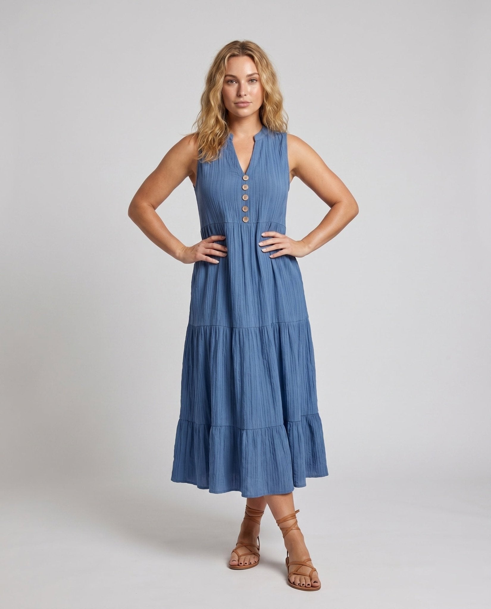 Women’s maxi dress with button detail and casual V-neck - Chichicherry