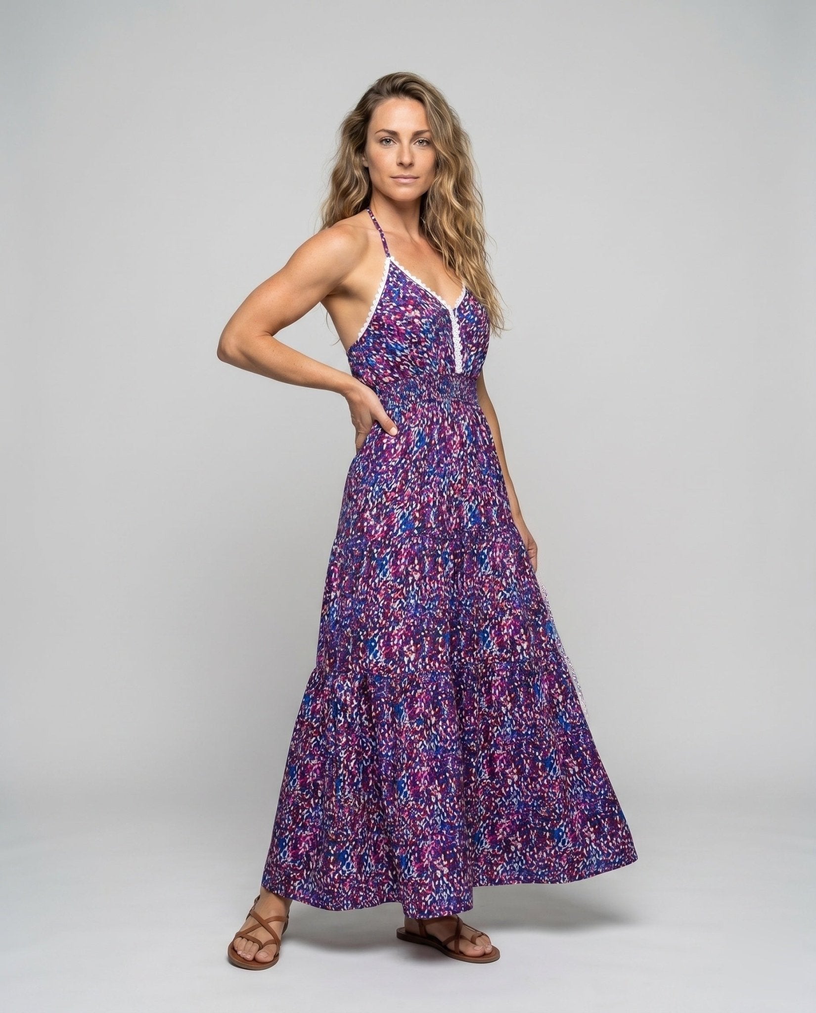 Women's maxi dress with deep V-neckline and elastic waist belt - Chichicherry
