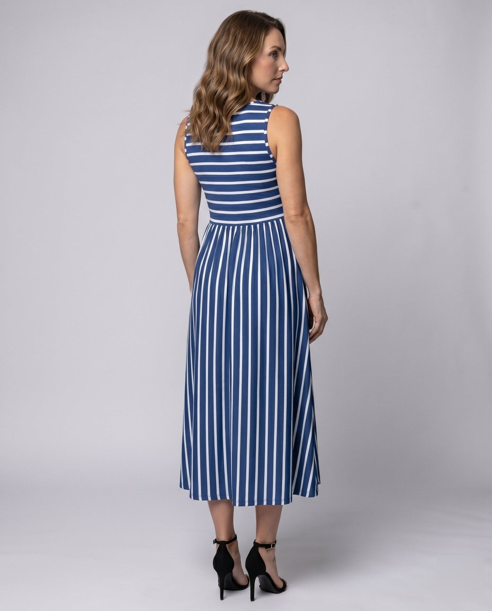Women's maxi dress with elastic waist belt and fashionable stripe pattern - Chichicherry
