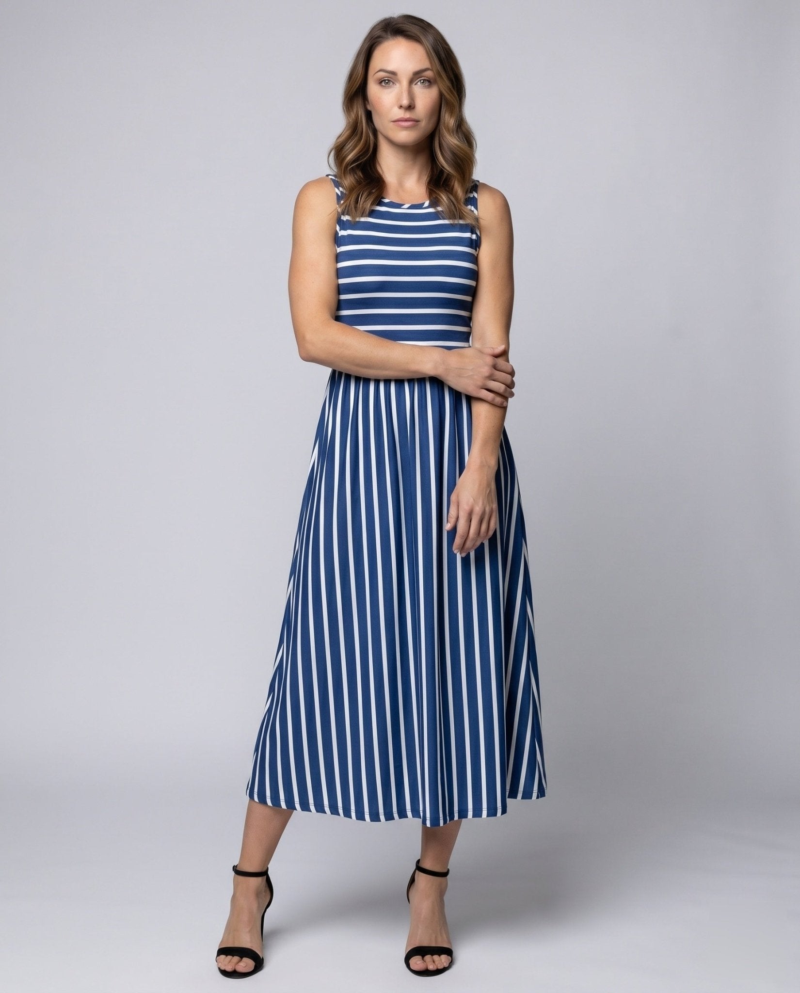 Women's maxi dress with elastic waist belt and fashionable stripe pattern - Chichicherry