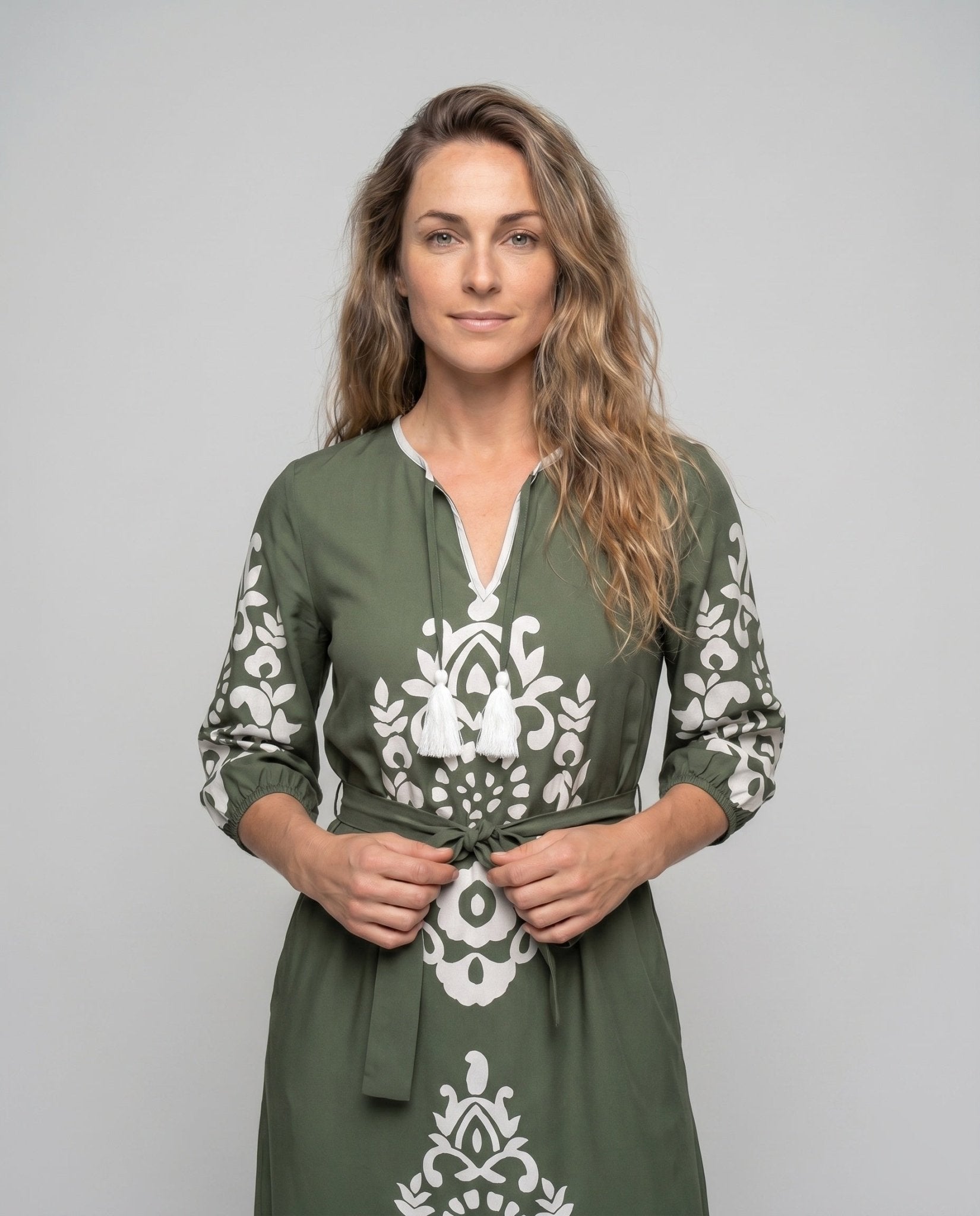 Women's maxi dress with elegant floral patterns and waist belt - Chichicherry