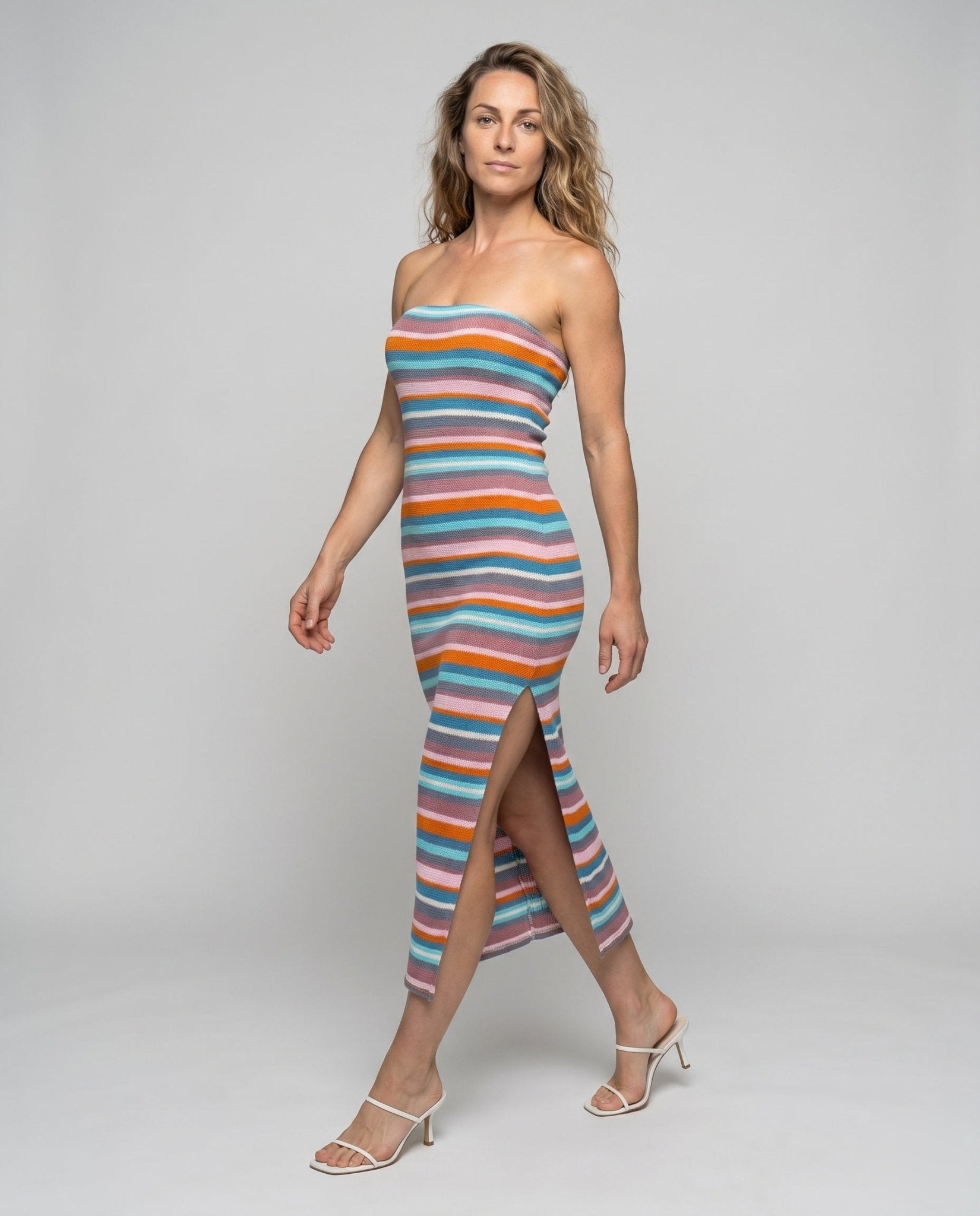 Women's maxi dress with elegant stripe pattern and side slit - Chichicherry