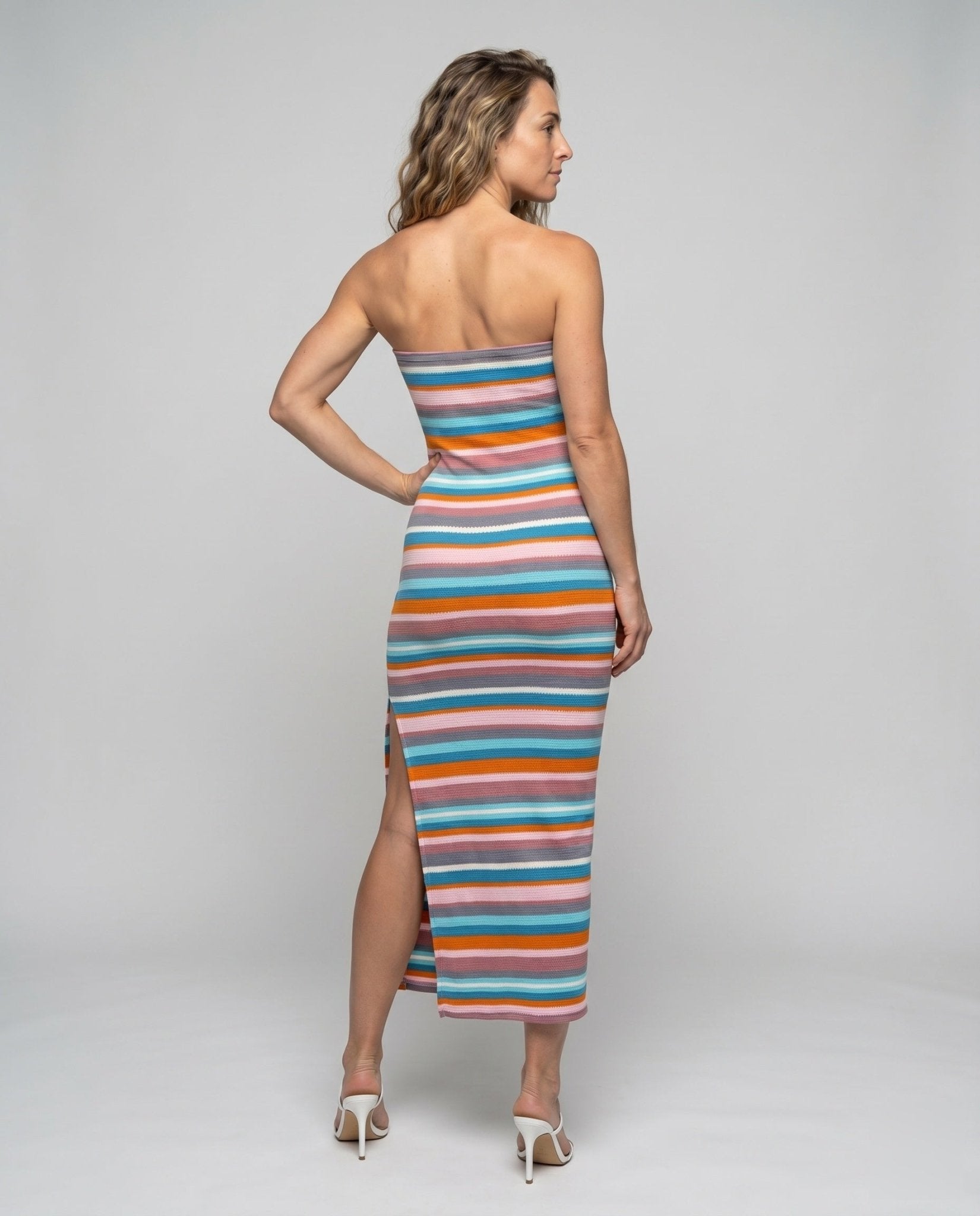 Women's maxi dress with elegant stripe pattern and side slit - Chichicherry