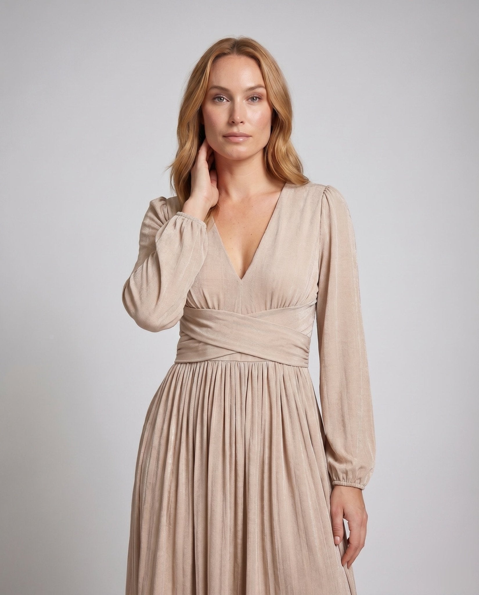 Women's maxi dress with elegant V-neck and casual ruffle hem - Chichicherry