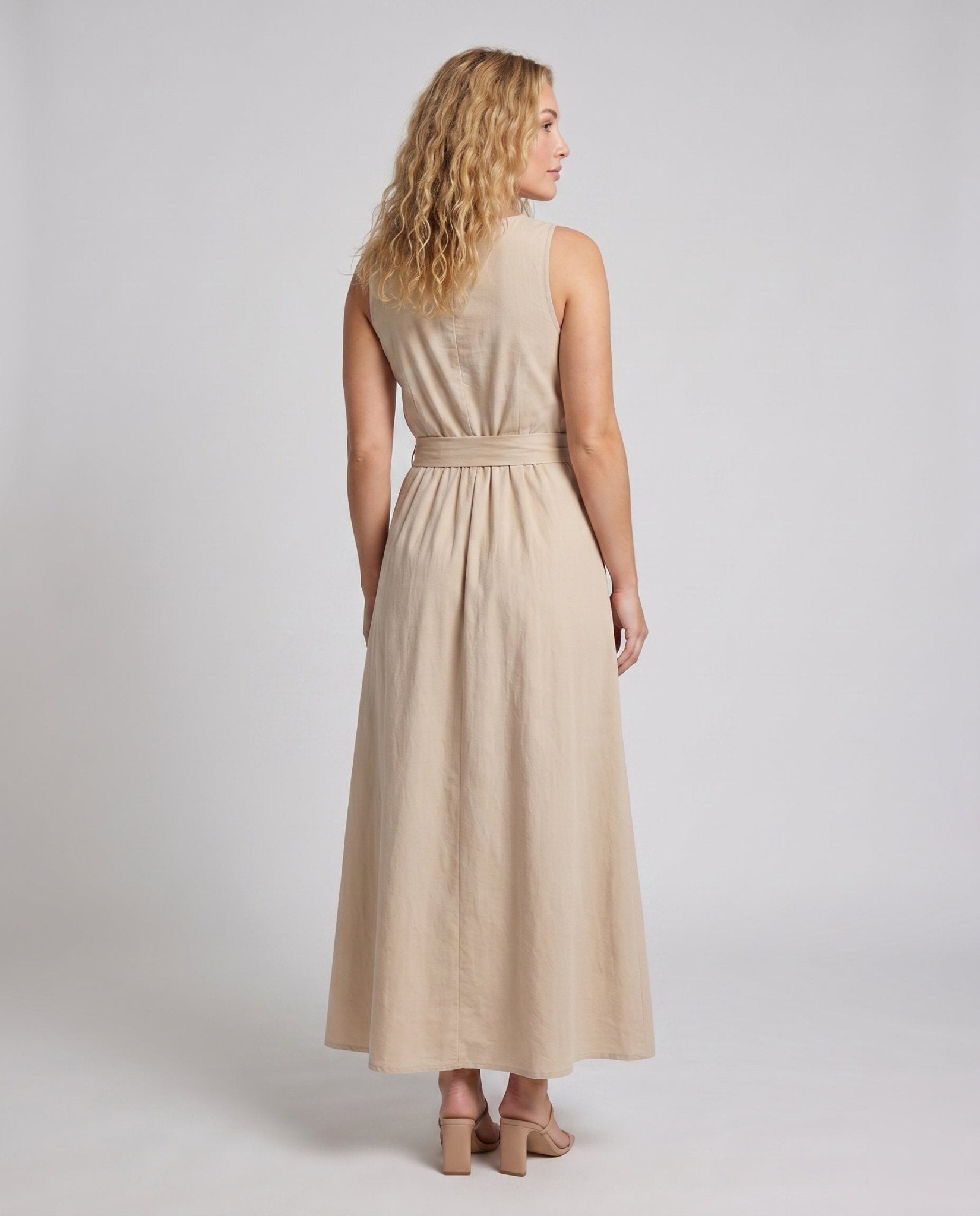 Women's maxi dress with fitted cut and decorative tie belt - Chichicherry