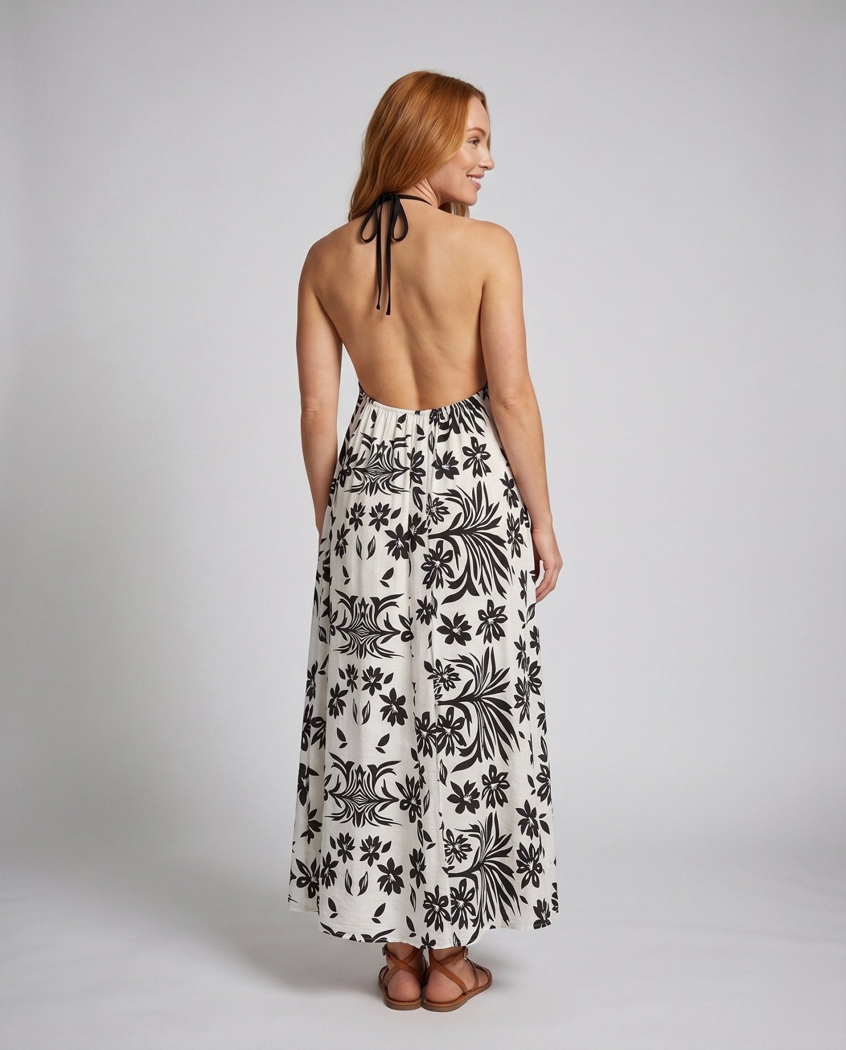 Women's maxi dress with floral design and deep V neck - Chichicherry