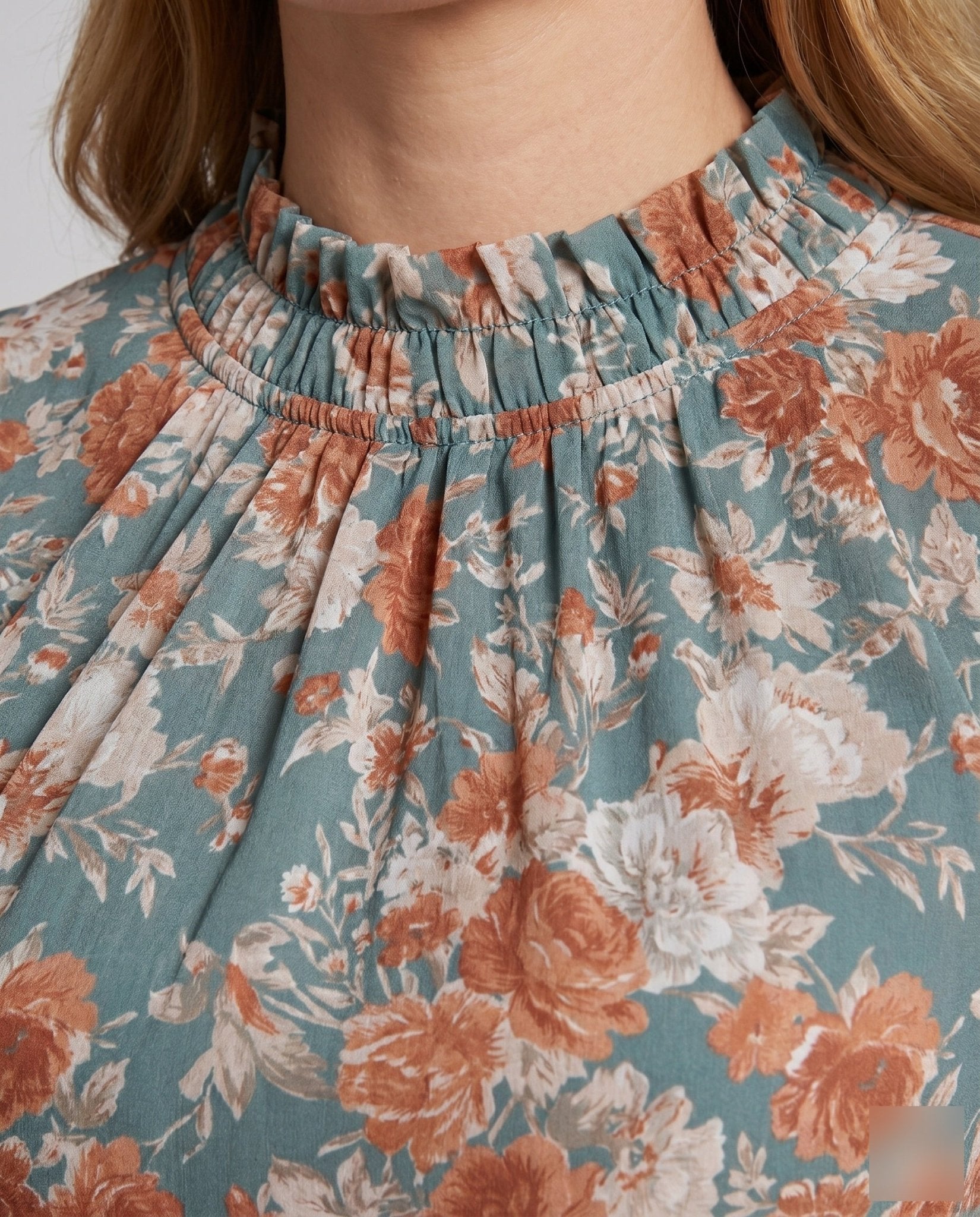 Women's maxi dress with floral design and elegant ruffle - Chichicherry