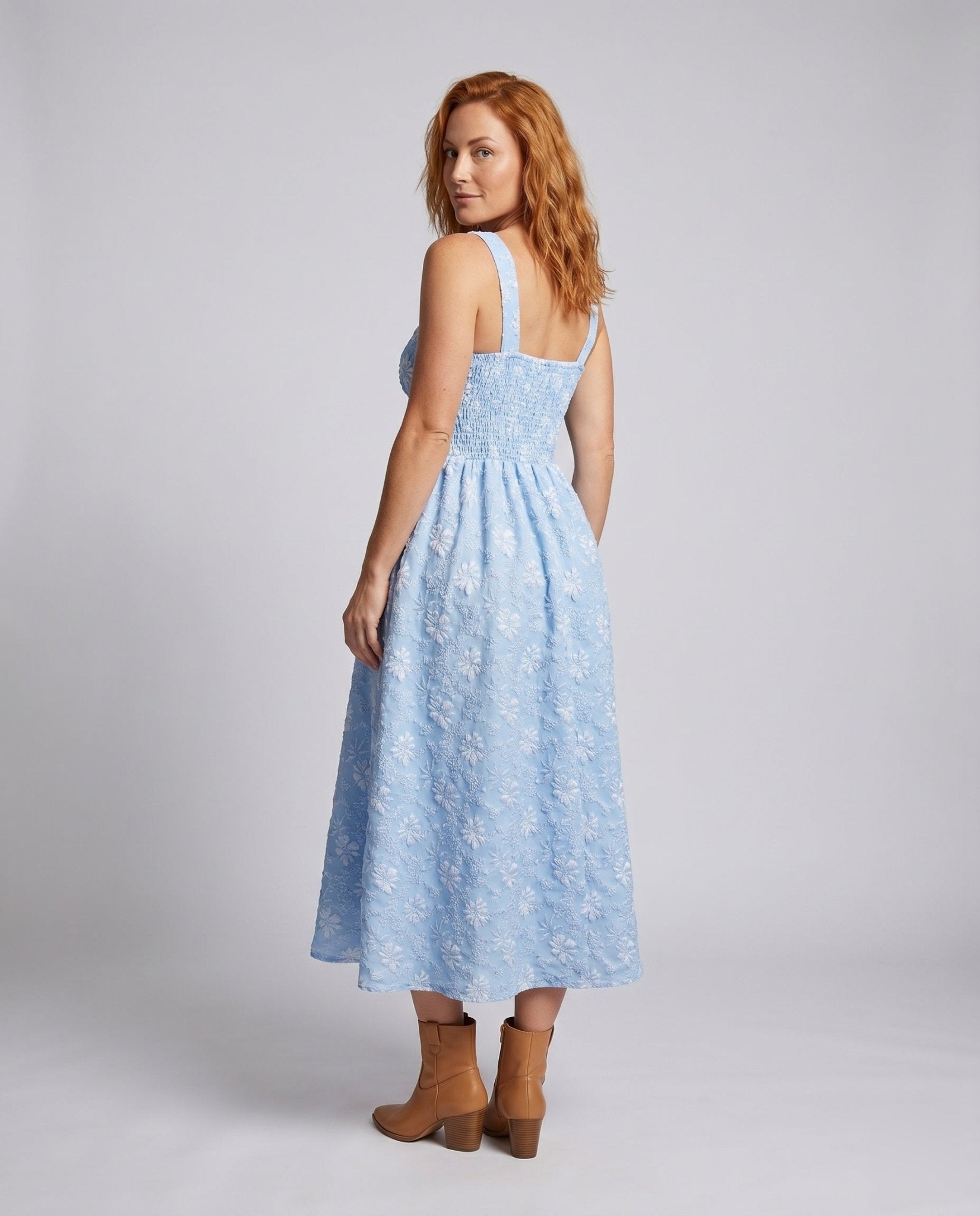 Women’s maxi dress with floral jacquard pattern and elegant waist belt - Chichicherry