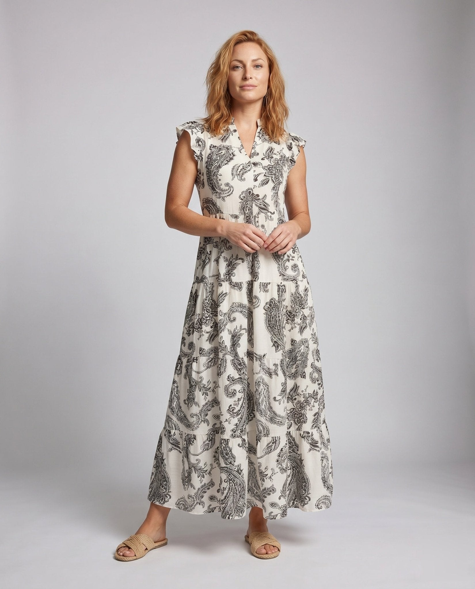 Women's maxi dress with floral paisley pattern and elegant V-neck - Chichicherry