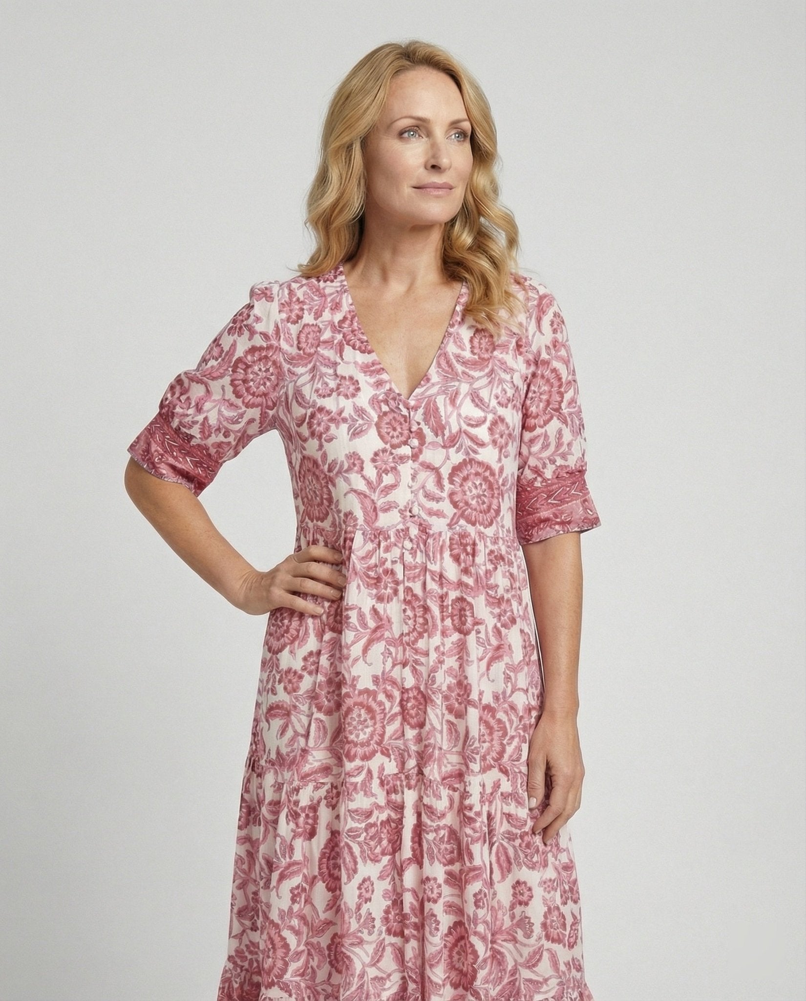 Women's Maxi Dress with Floral Pattern - Chichicherry