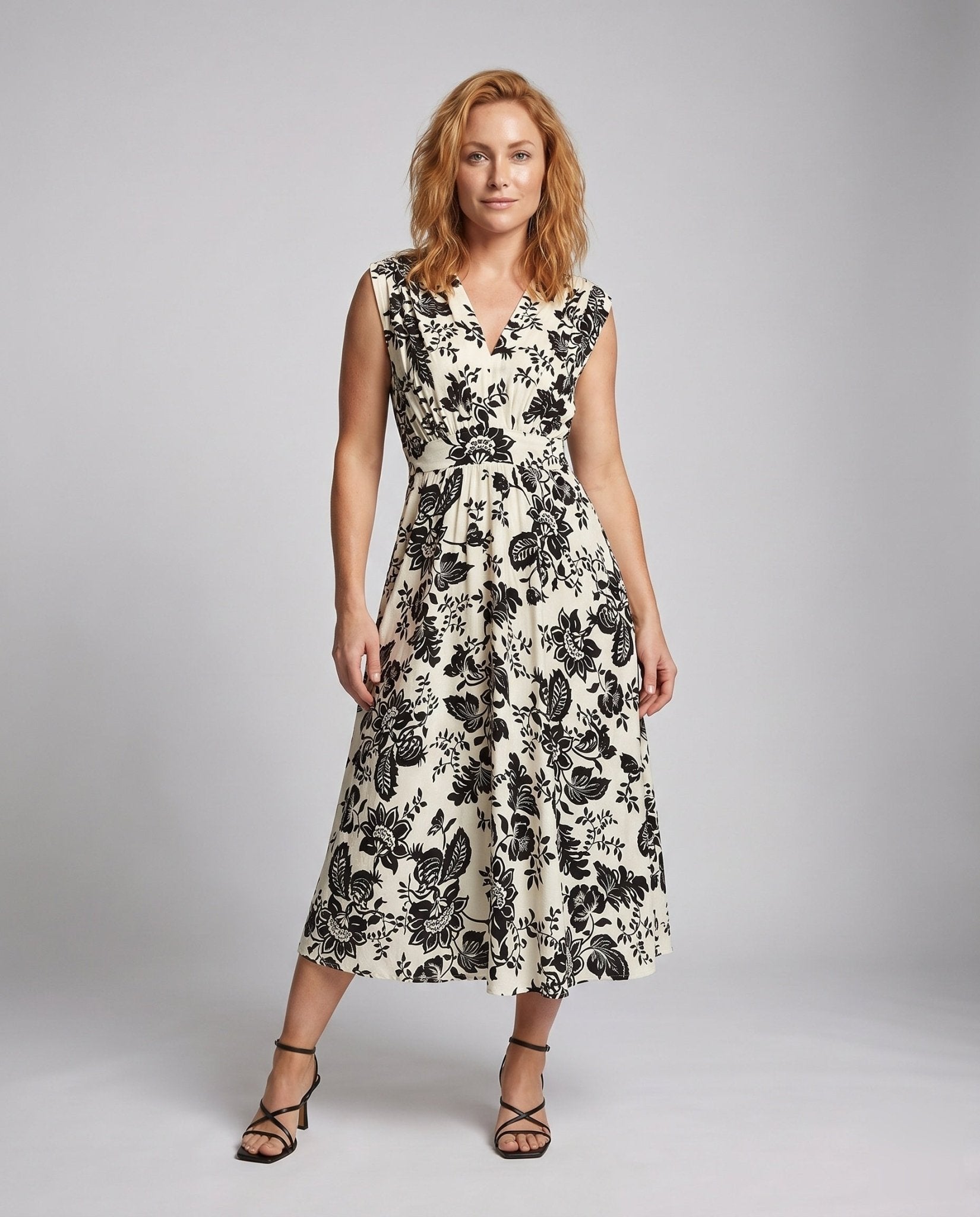Women's maxi dress with floral pattern and elegant ruffle trim - Chichicherry