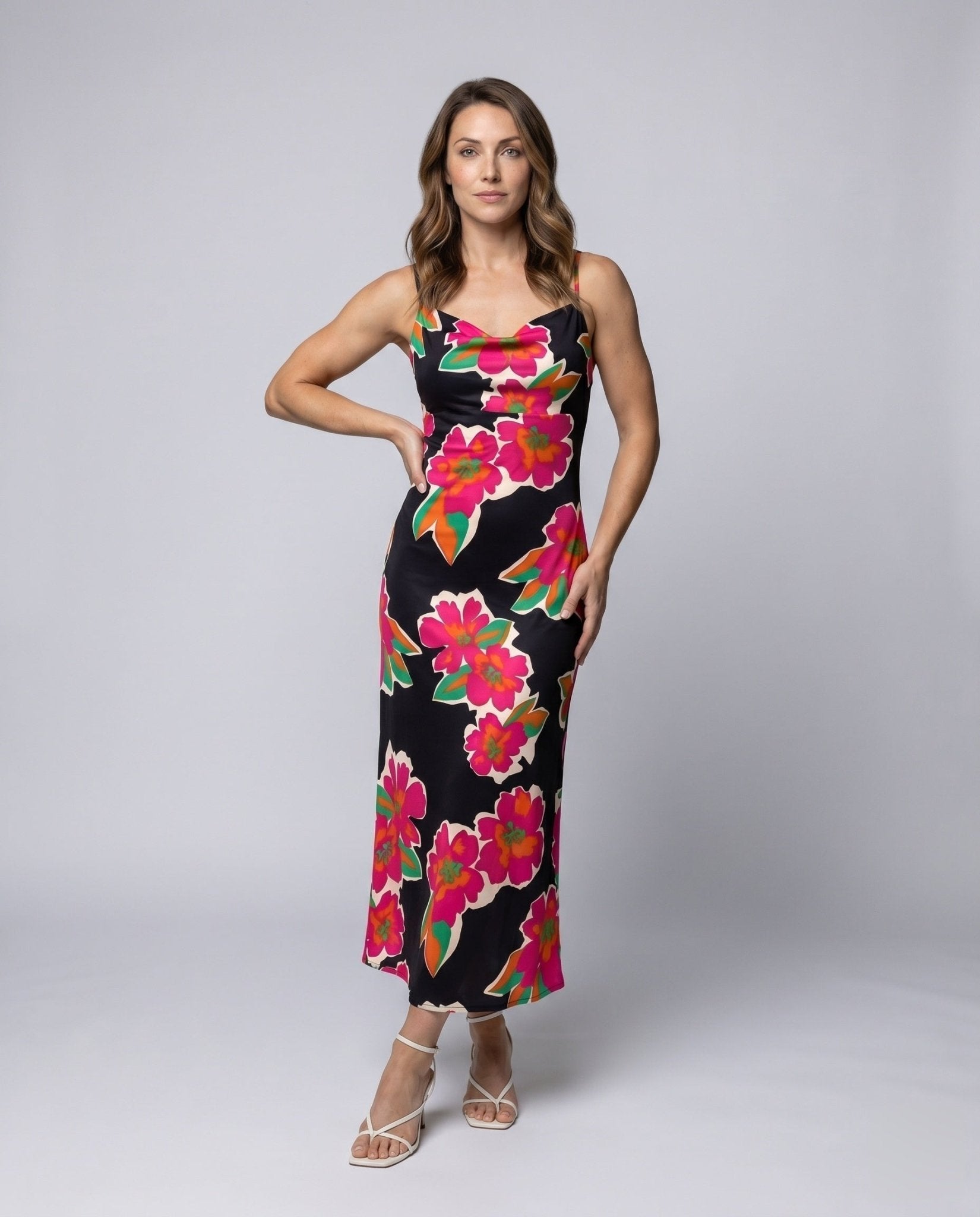 Women's maxi dress with floral pattern and narrow spaghetti straps - Chichicherry