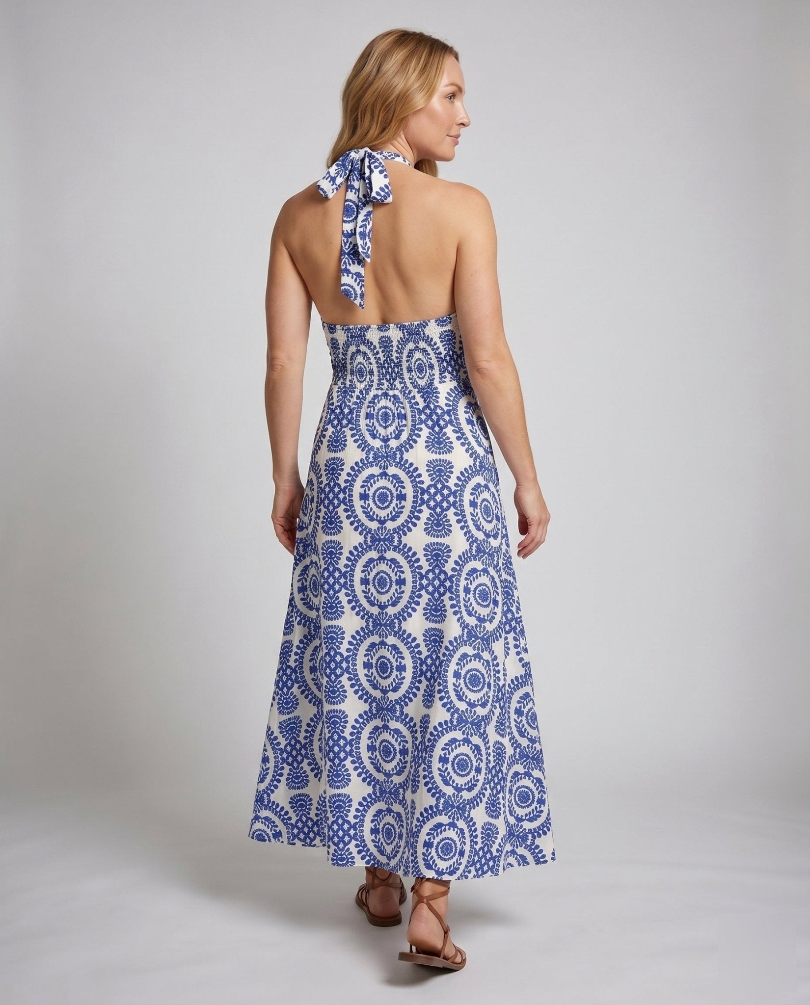 Women's maxi dress with floral print and deep neckline - Chichicherry