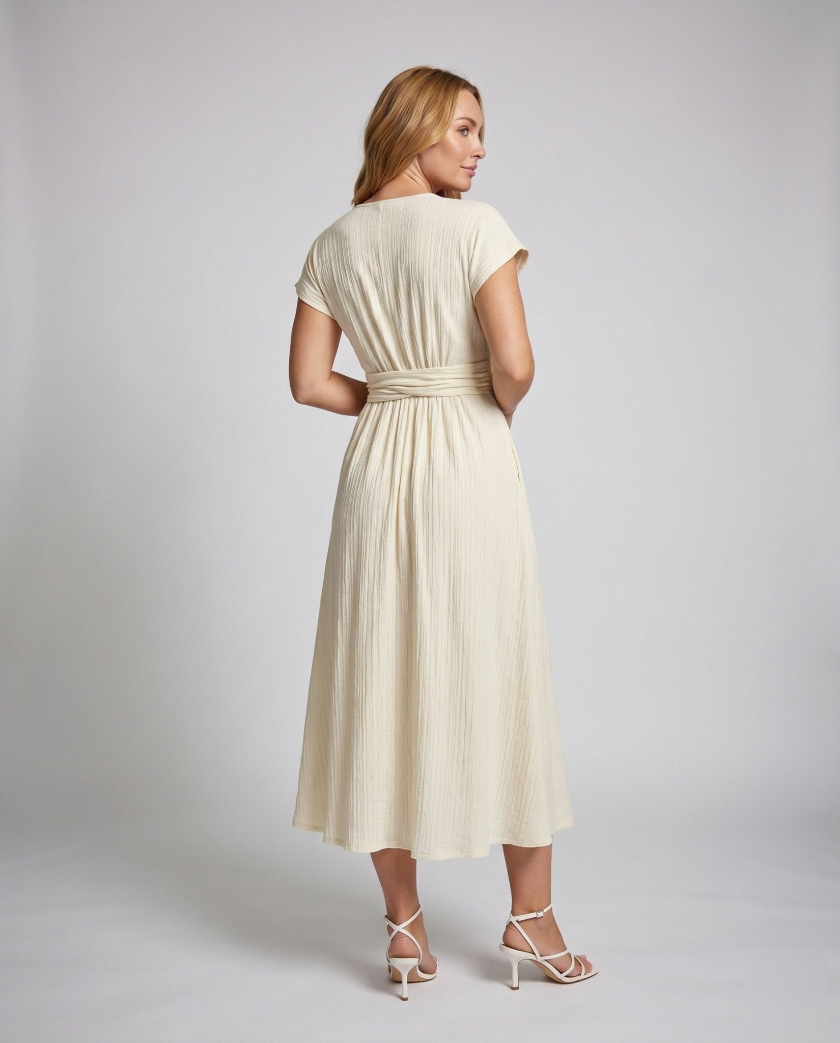 Women's maxi dress with flowing cut and elegant waist belt - Chichicherry