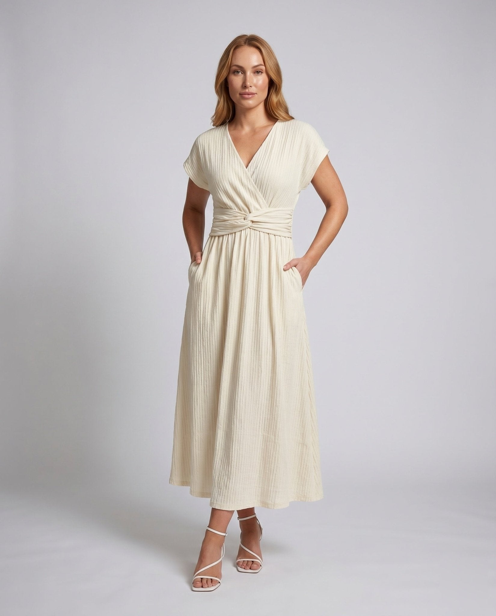 Women's maxi dress with flowing cut and elegant waist belt - Chichicherry