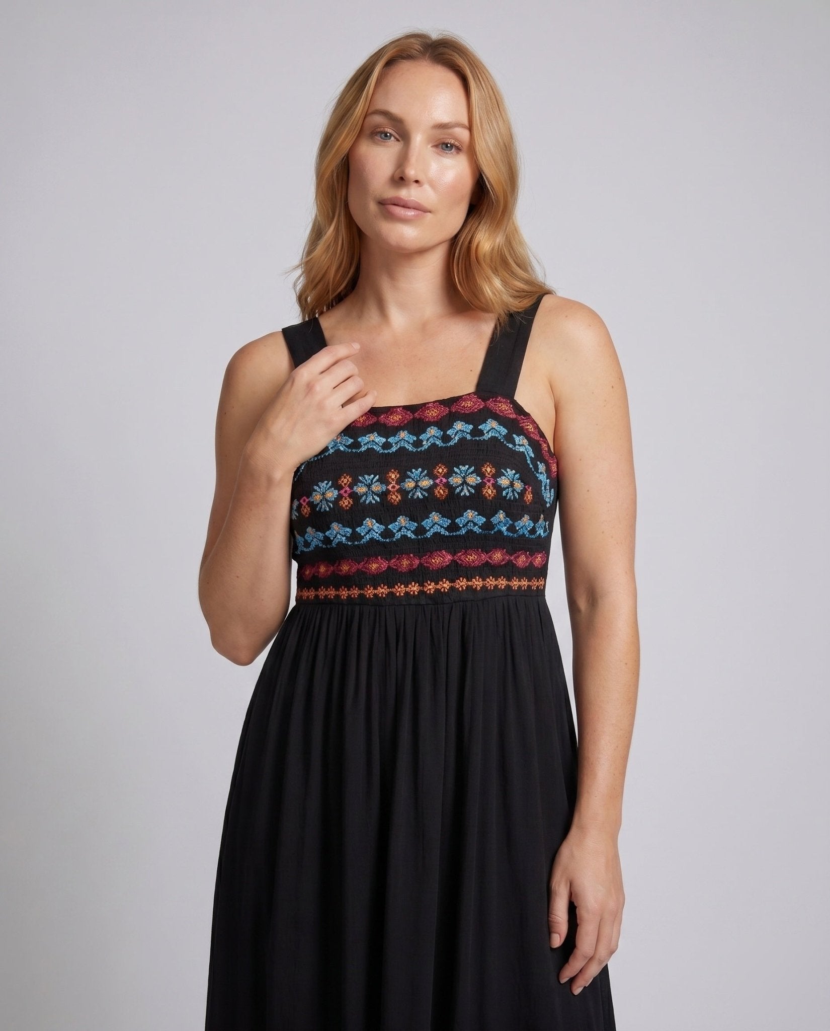 Women's Maxi Dress with intricate embroidery and elegant slit - Chichicherry