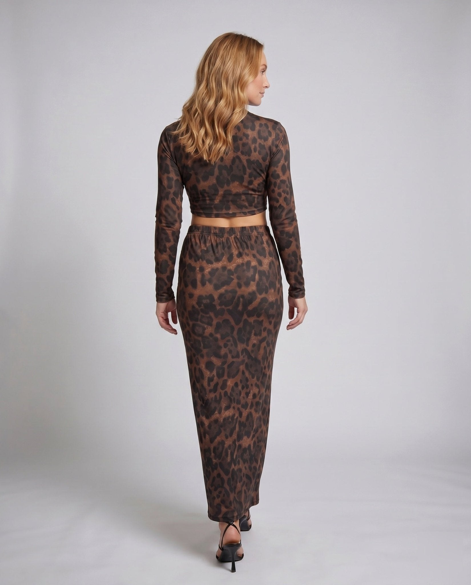 Women's maxi dress with long sleeves and animal print - Chichicherry