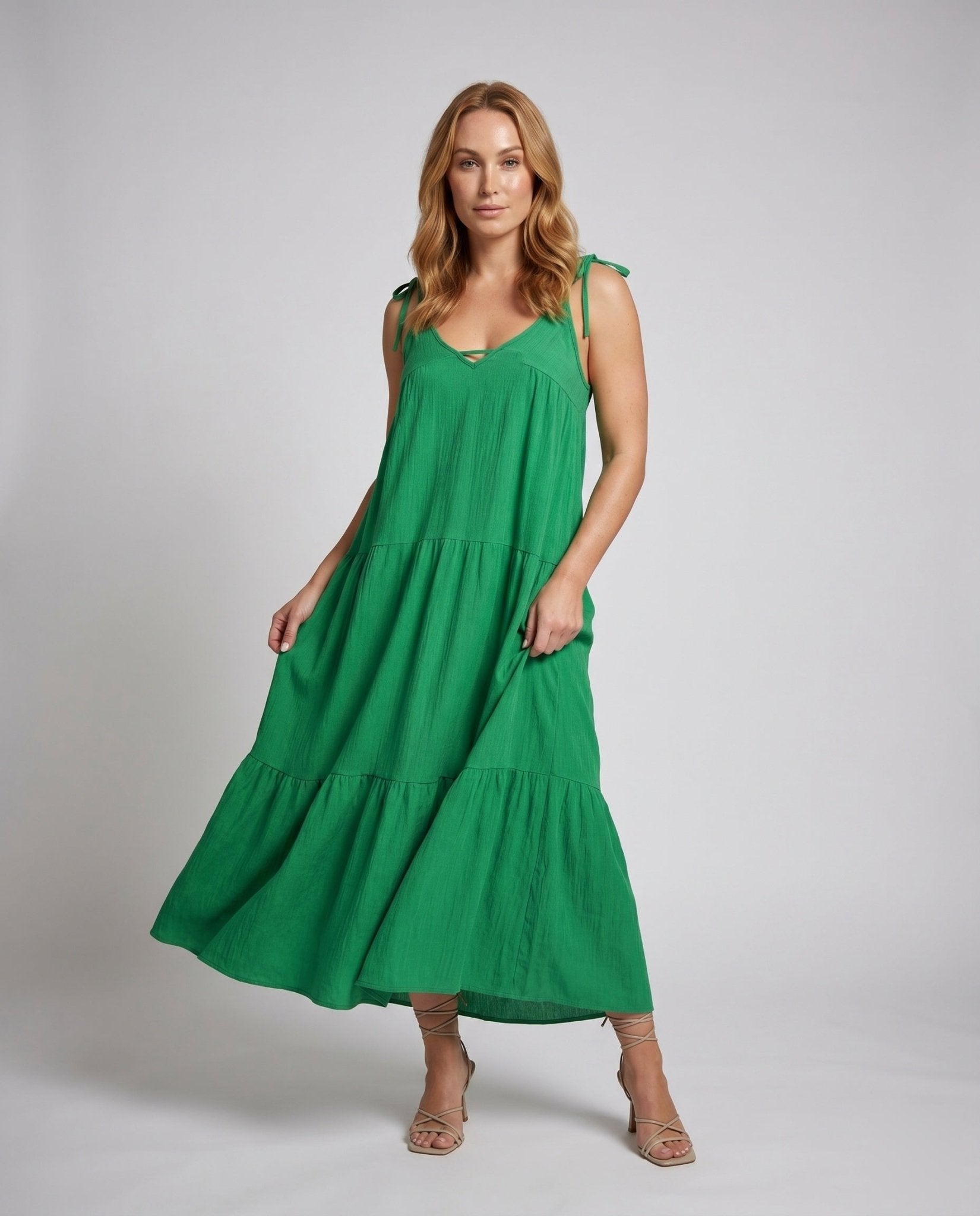 Women's maxi dress with playful V-neck and flowing cut - Chichicherry