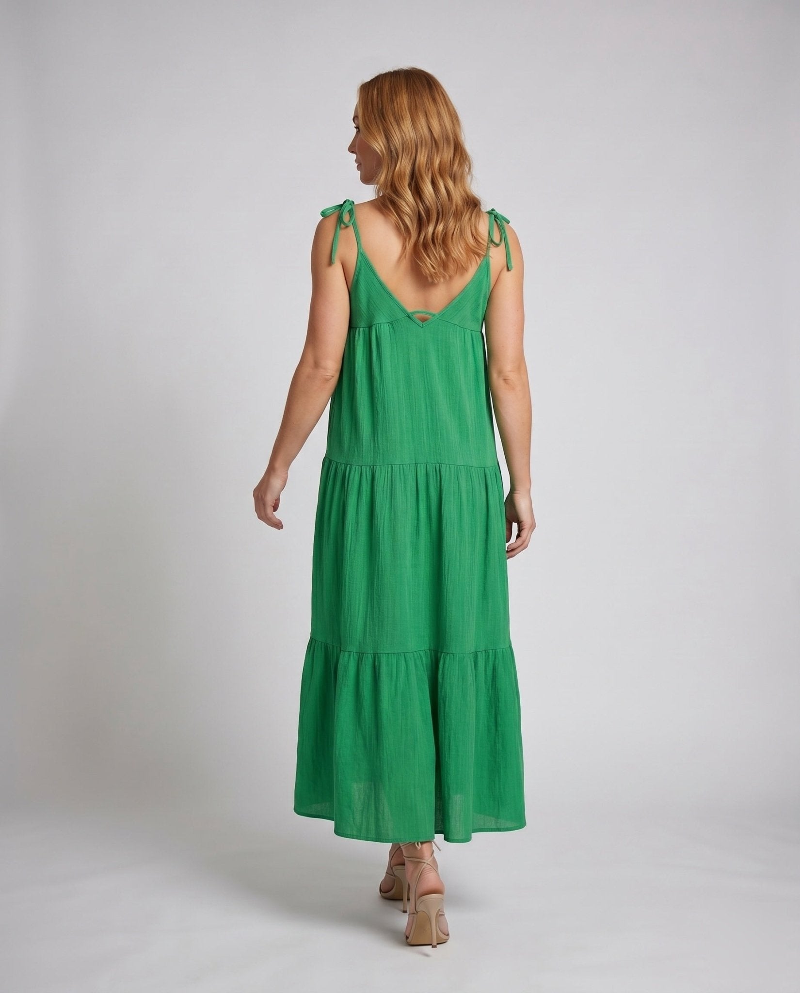 Women's maxi dress with playful V-neck and flowing cut - Chichicherry