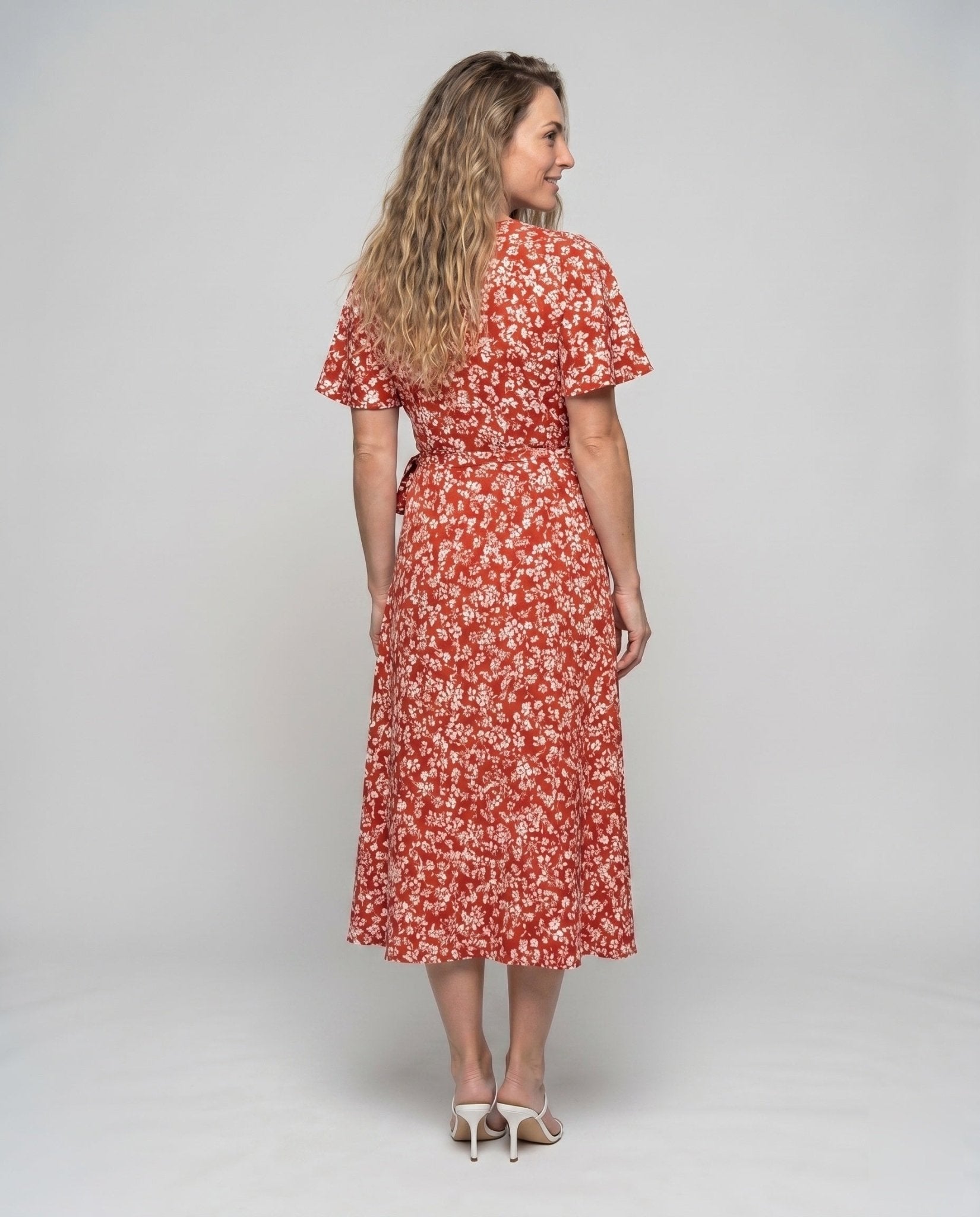 Women's maxi dress with side slit and feminine ruffle details - Chichicherry