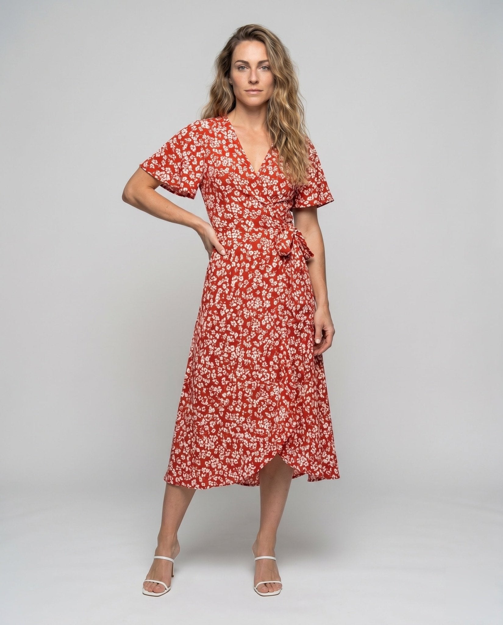 Women's maxi dress with side slit and feminine ruffle details - Chichicherry