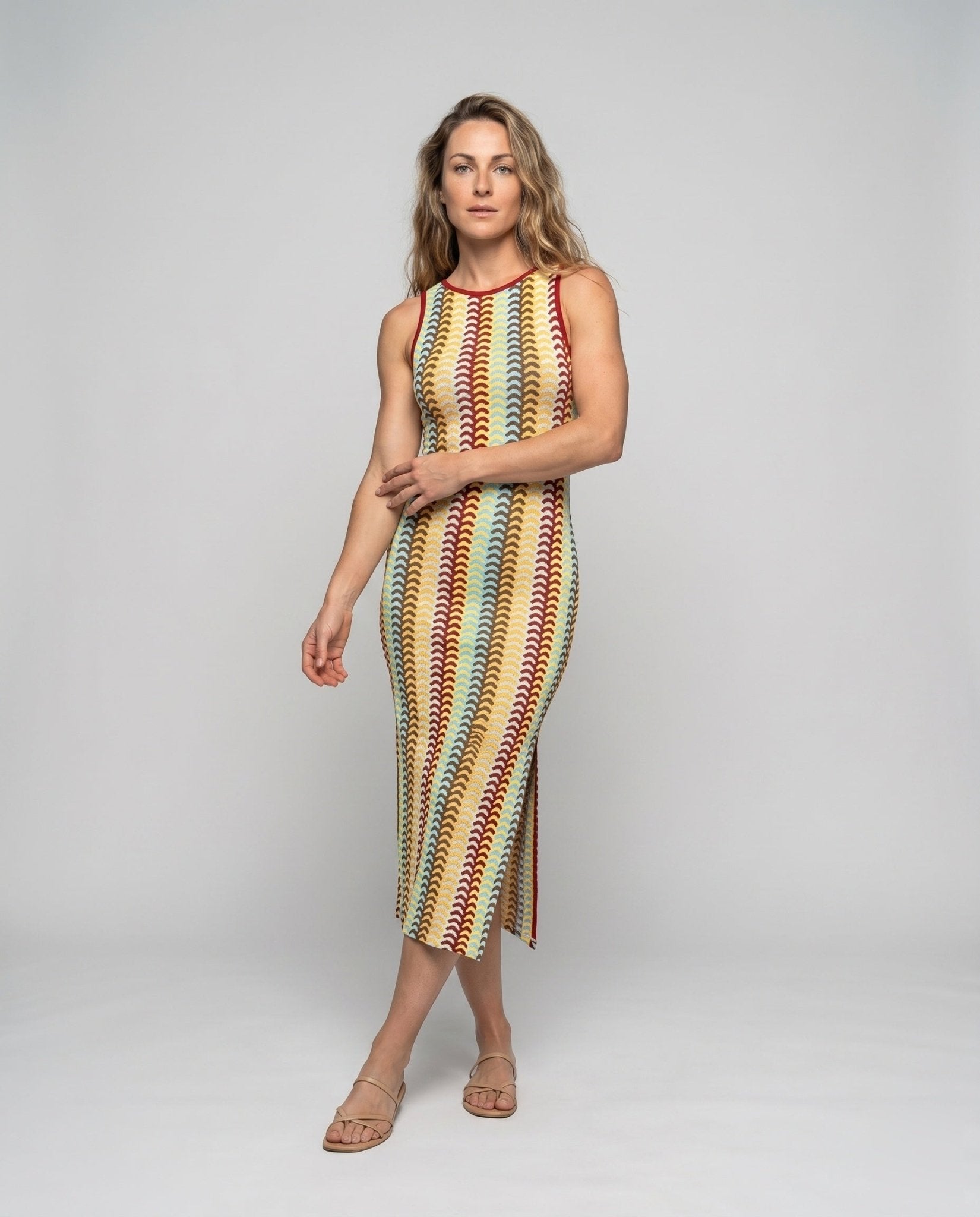 Women's maxi dress with side slit and wave pattern - Chichicherry