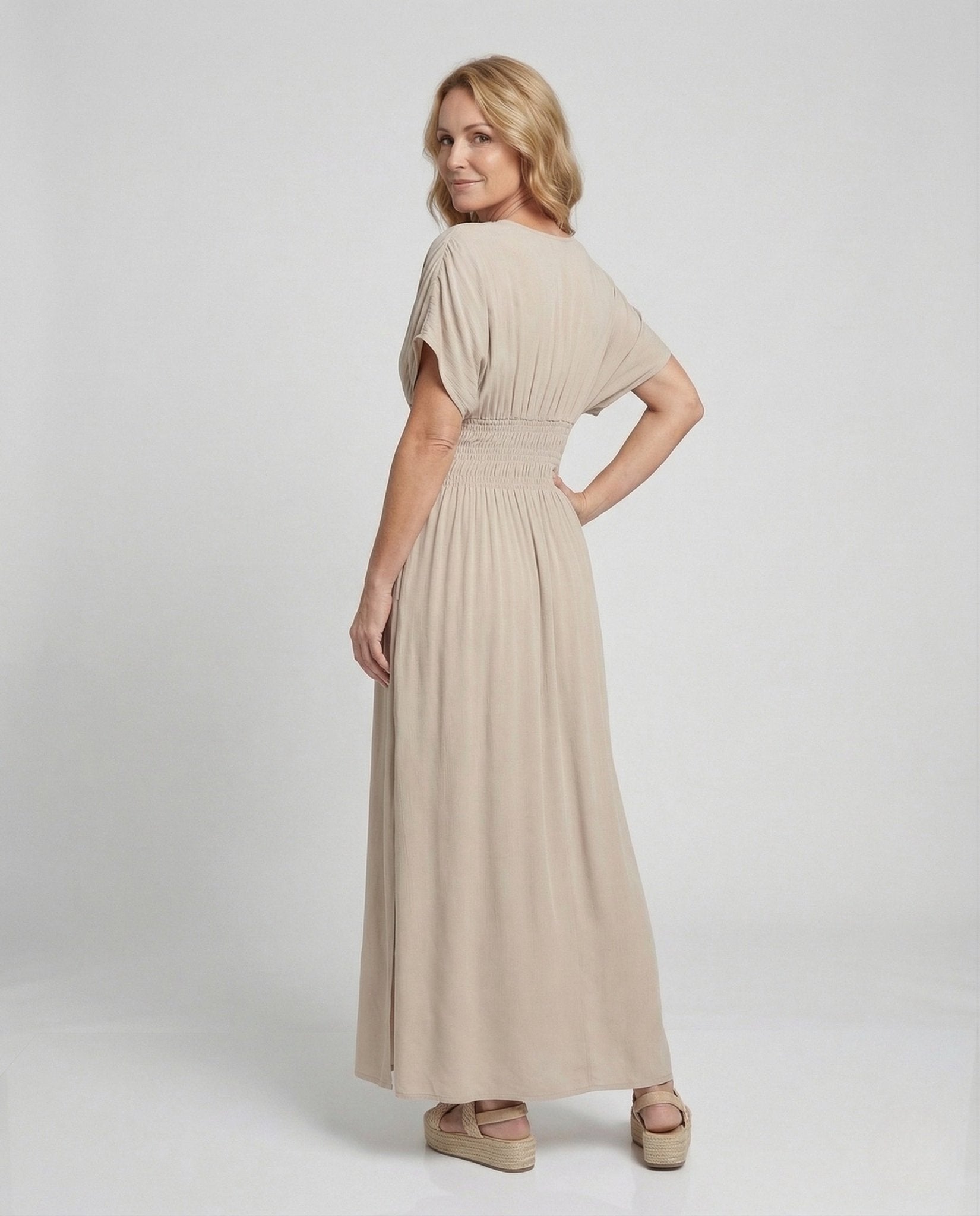 Women's maxi dress with smocked waist - Chichicherry