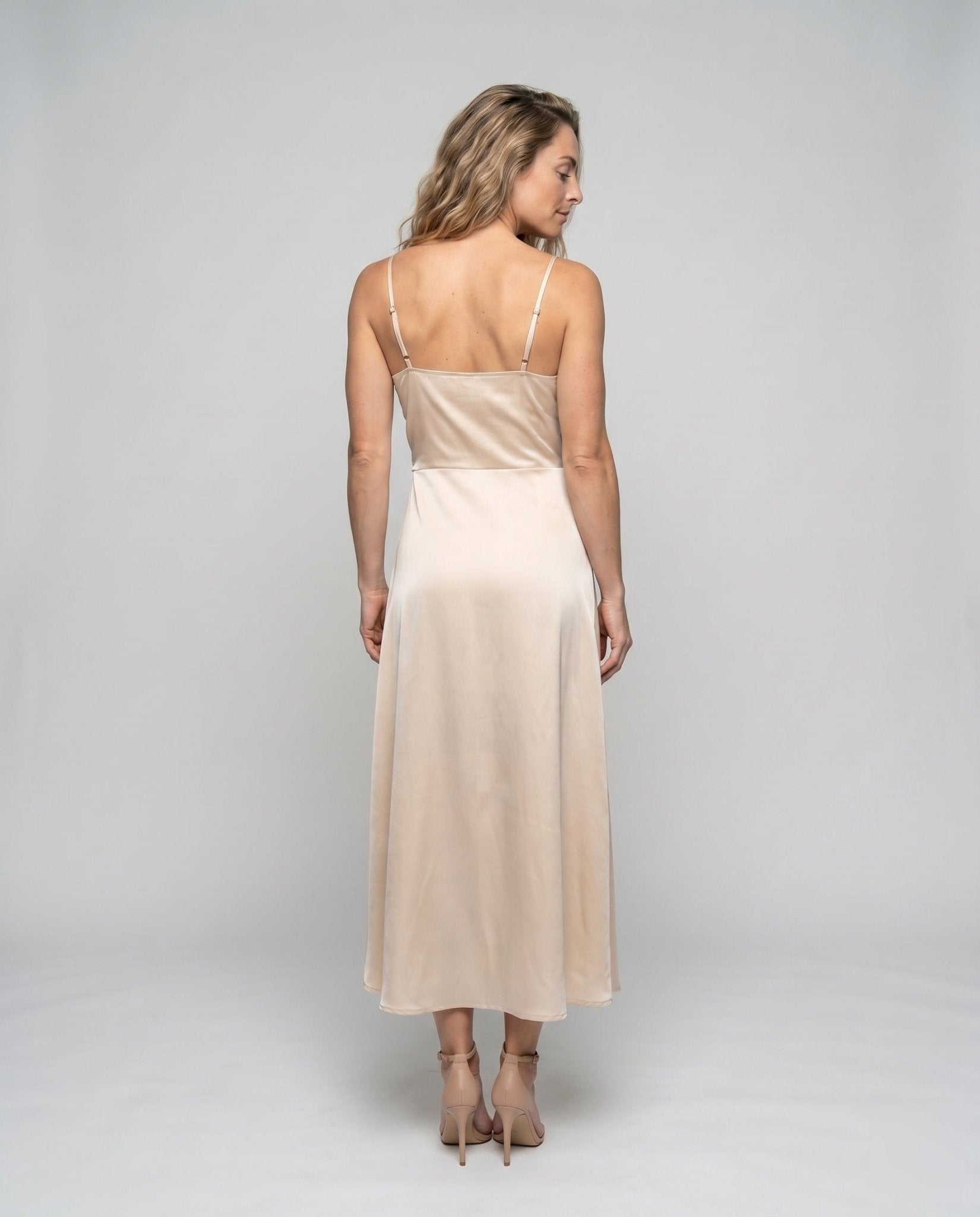 Women's maxi dress with spaghetti straps and elegant wrap closure - Chichicherry