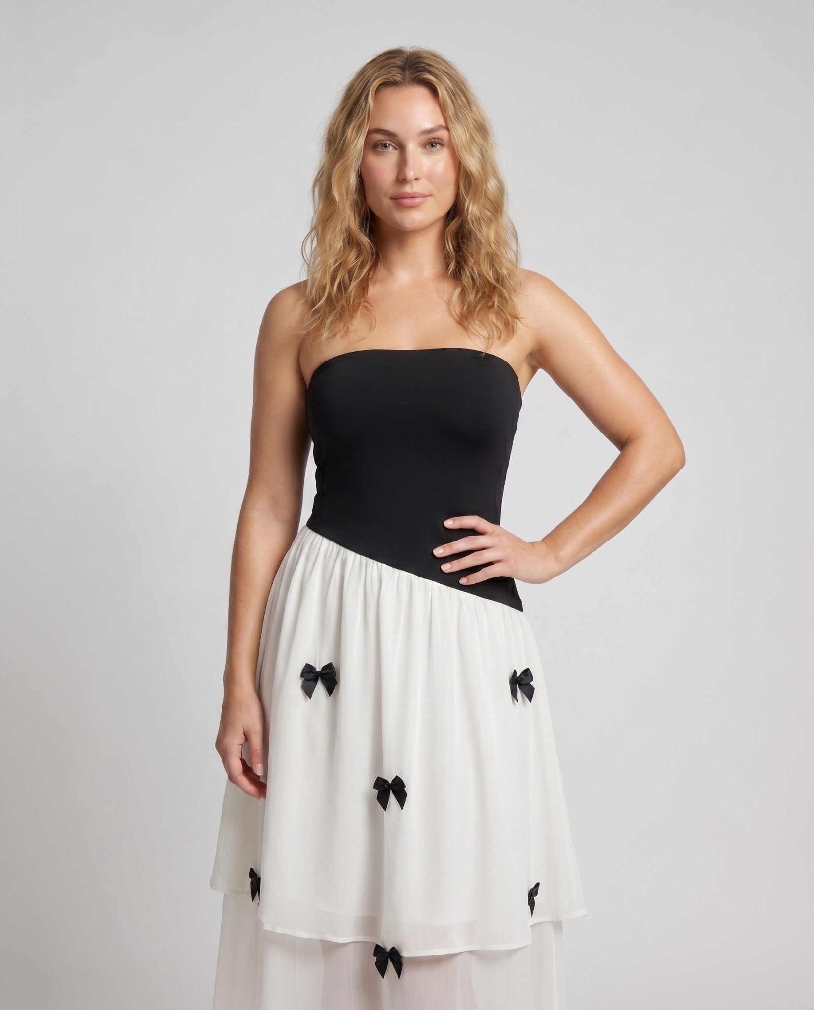 Women's maxi dress with strapless design and elegant ruffle trim - Chichicherry