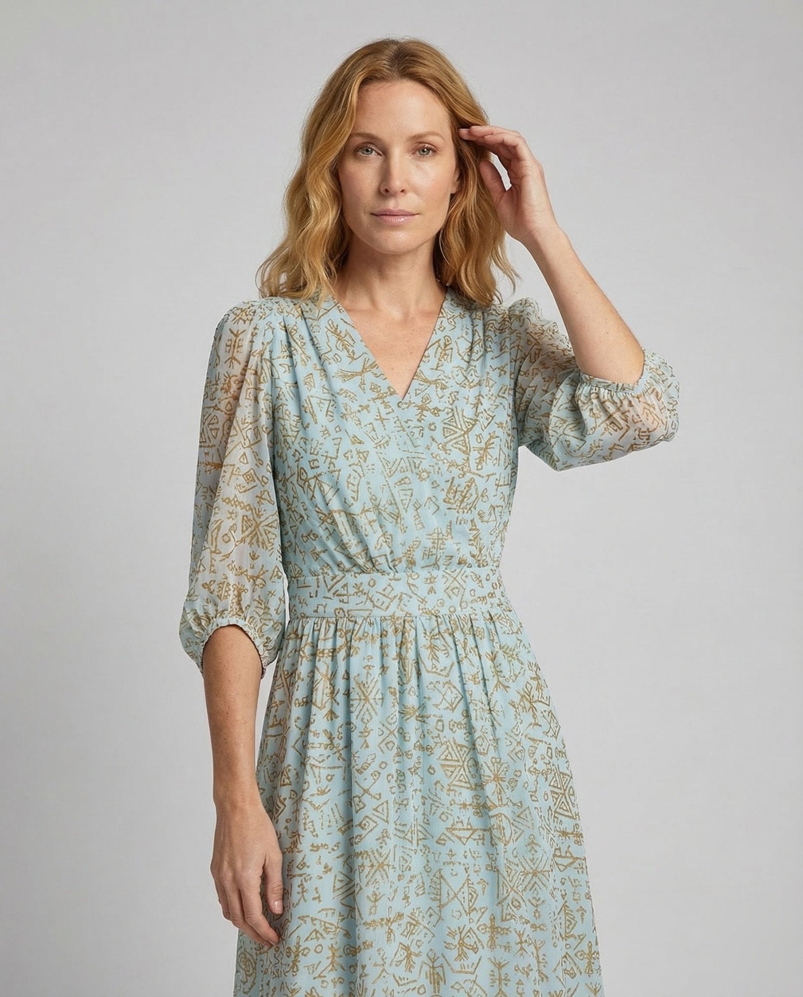 Women's maxi dress with V-neck and bell skirt - Chichicherry