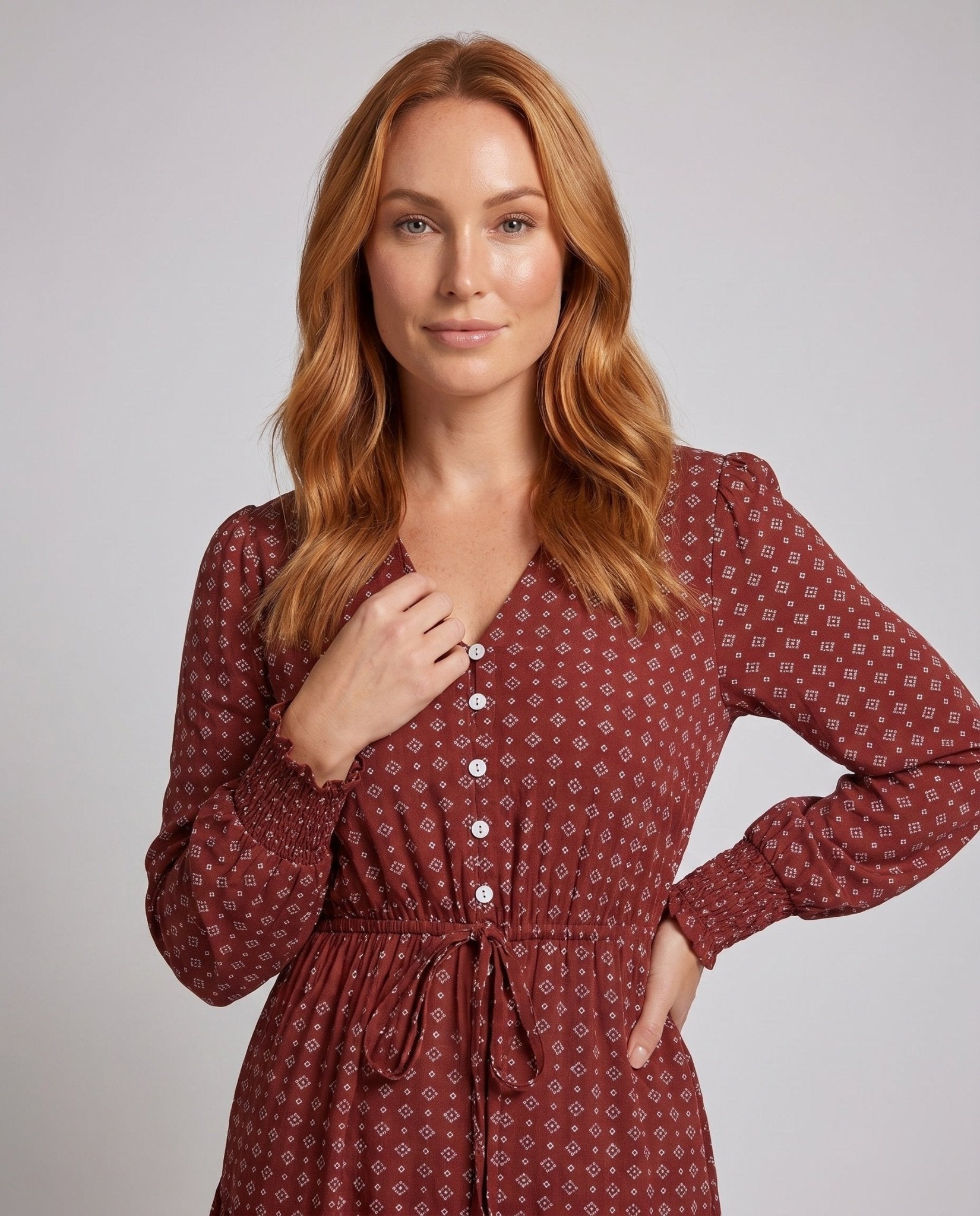 Women's maxi dress with voluminous skirt and elegant button details - Chichicherry