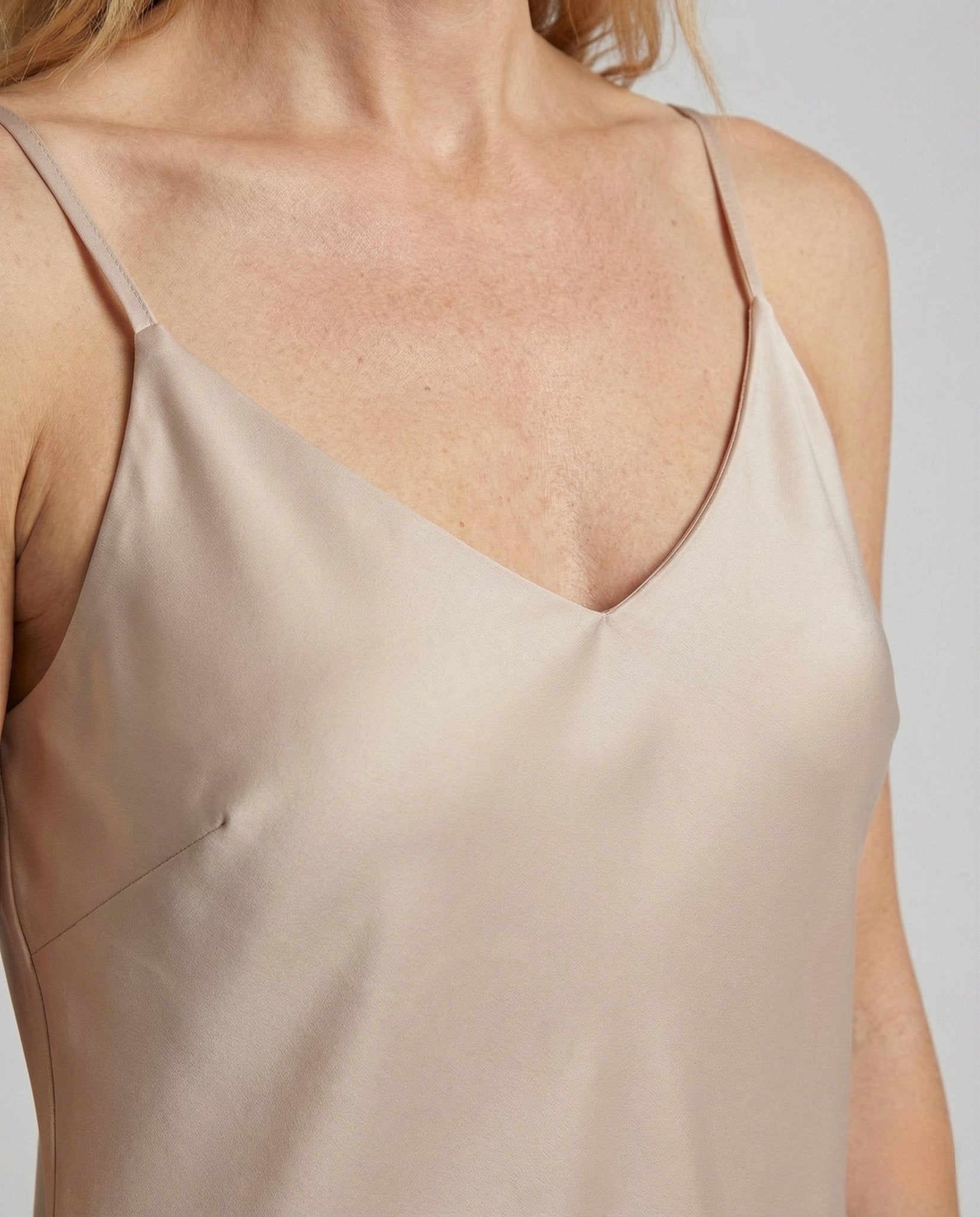 Women's maxi dress with waterfall neckline - Chichicherry