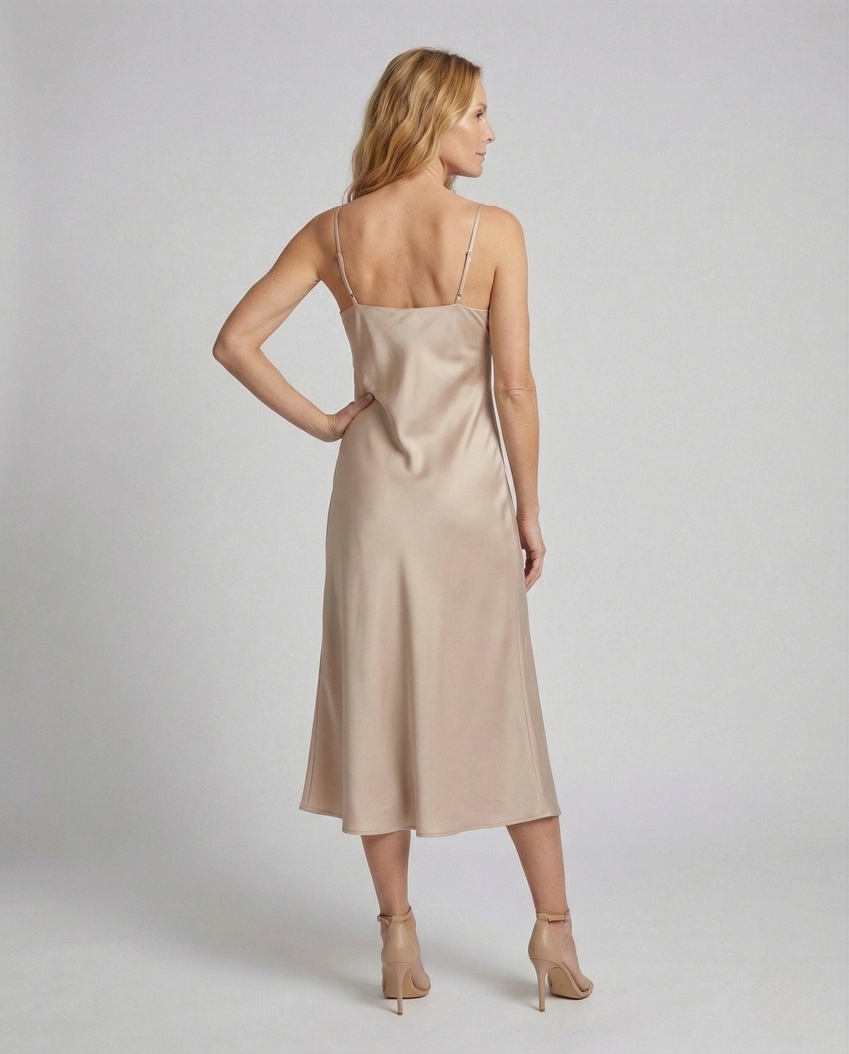 Women's maxi dress with waterfall neckline - Chichicherry