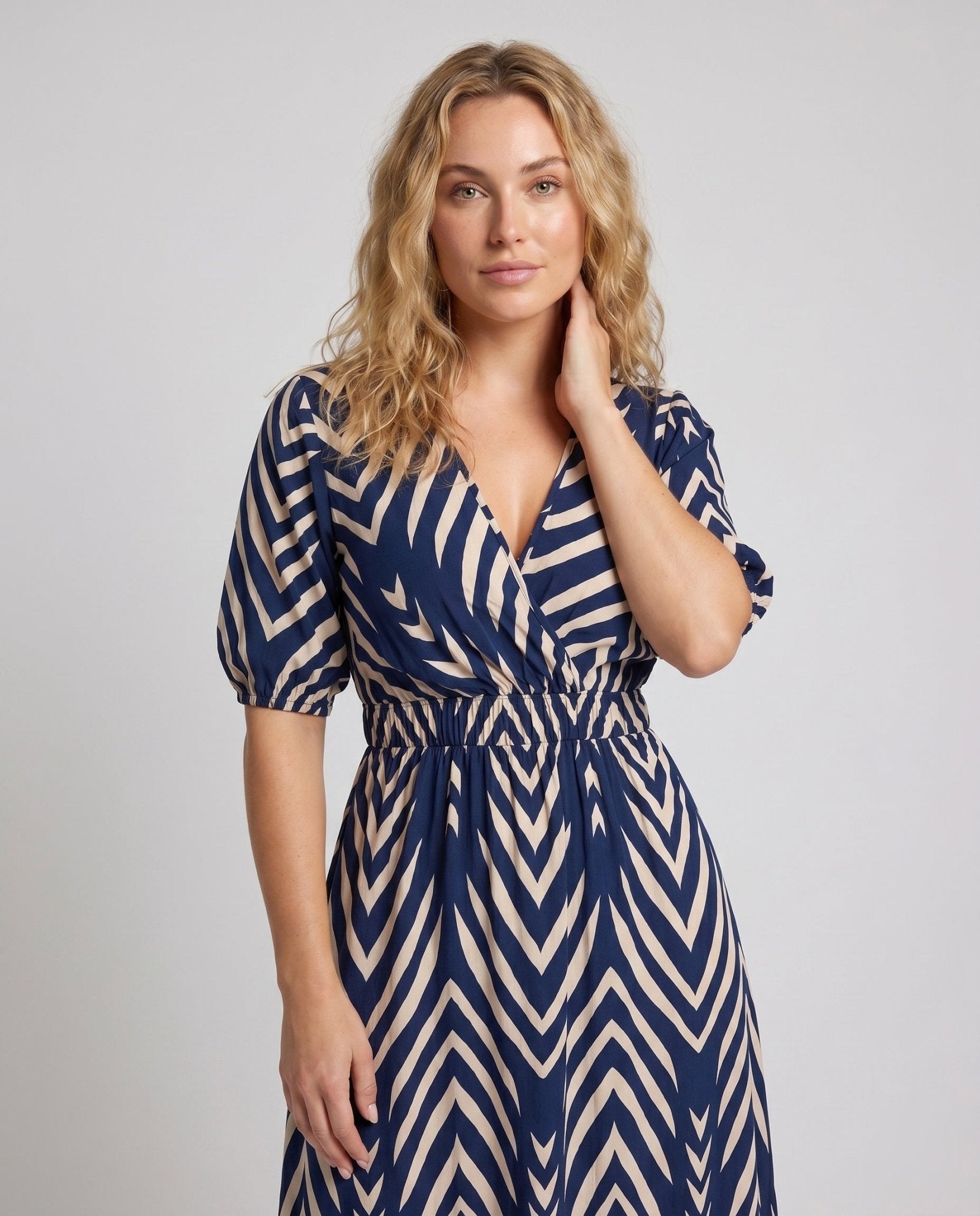 Women's maxi dress with wrap look and side slit - Chichicherry