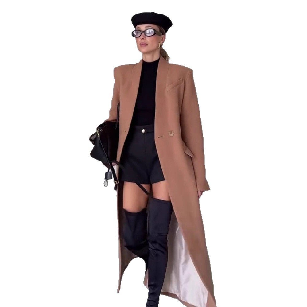 Women’s maxi-length tailored coat in clean-cut design with emphasized shoulder area Chichicherry - Chichicherry
