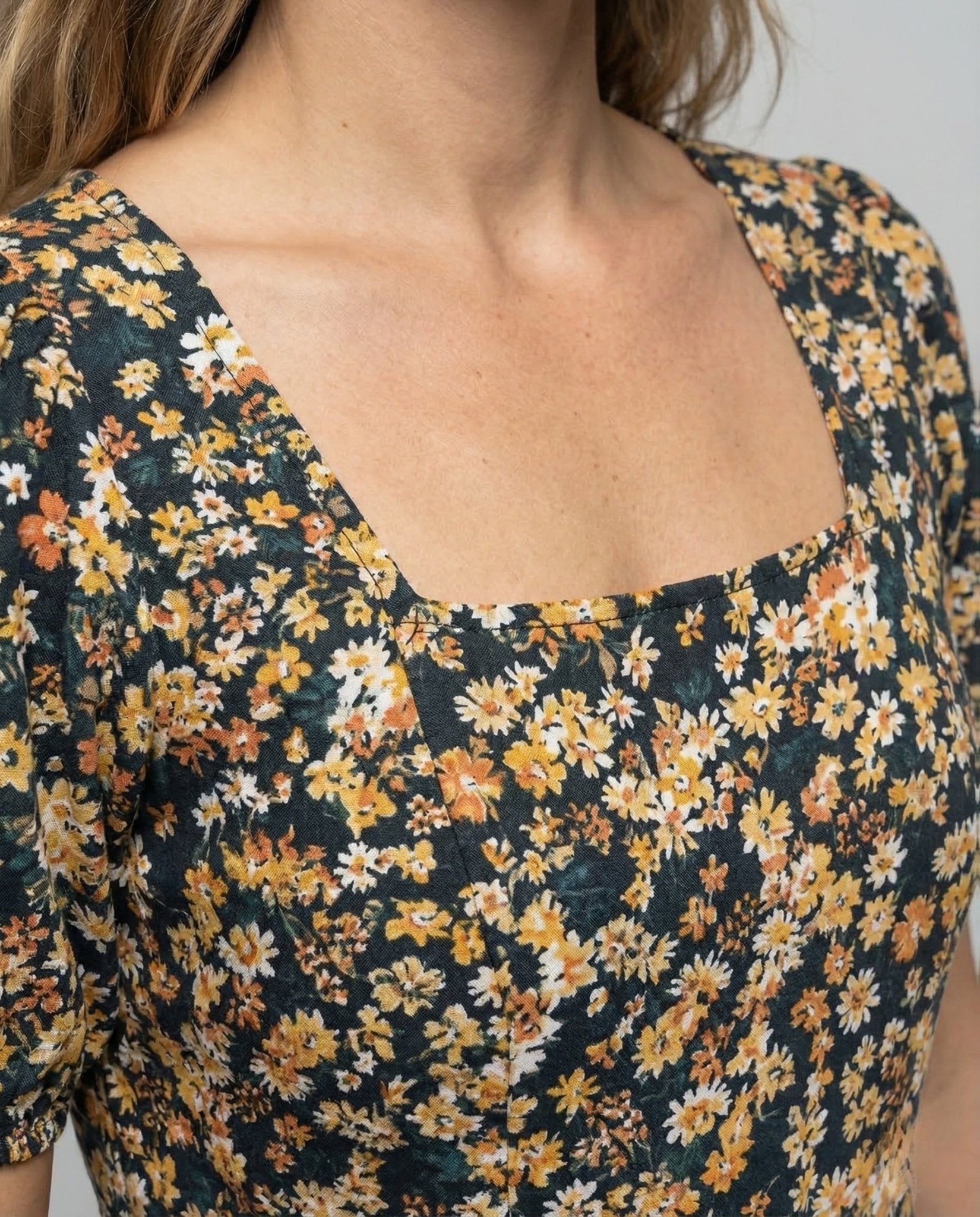 Women's Midi Dress Flowers Puff Sleeves - Chichicherry