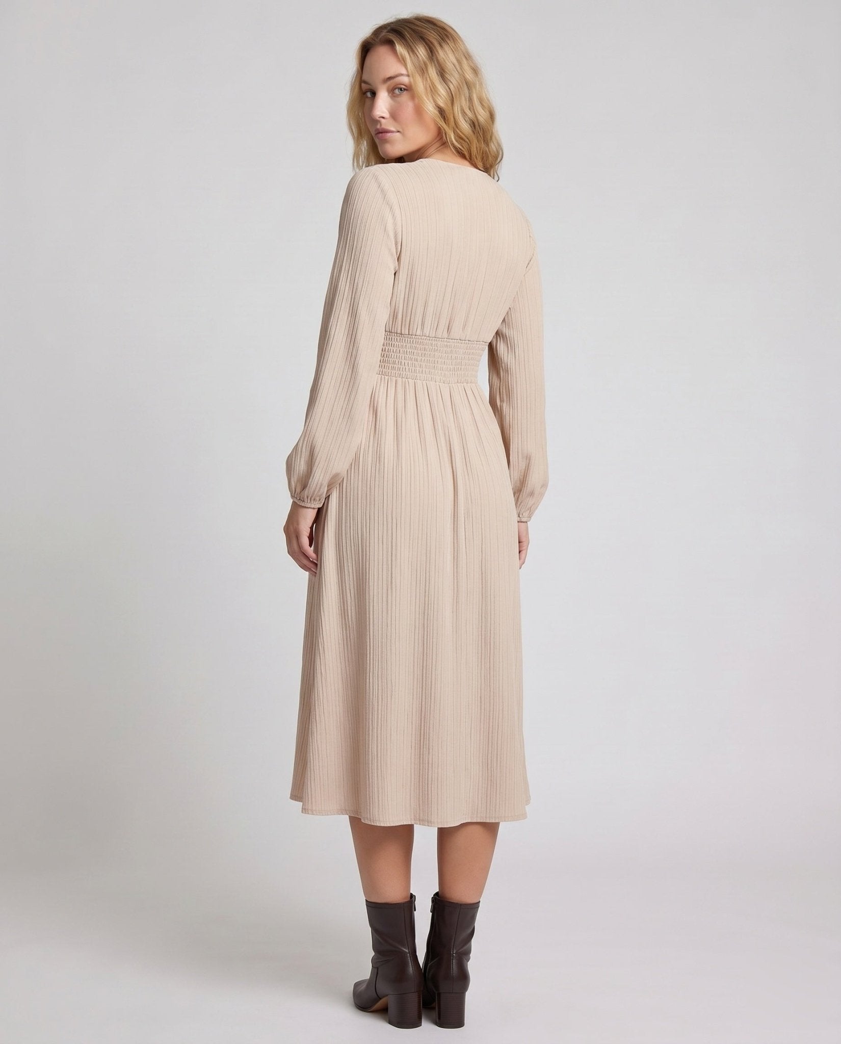 Women’s midi dress with button-decorated V neck and elegant slit - Chichicherry