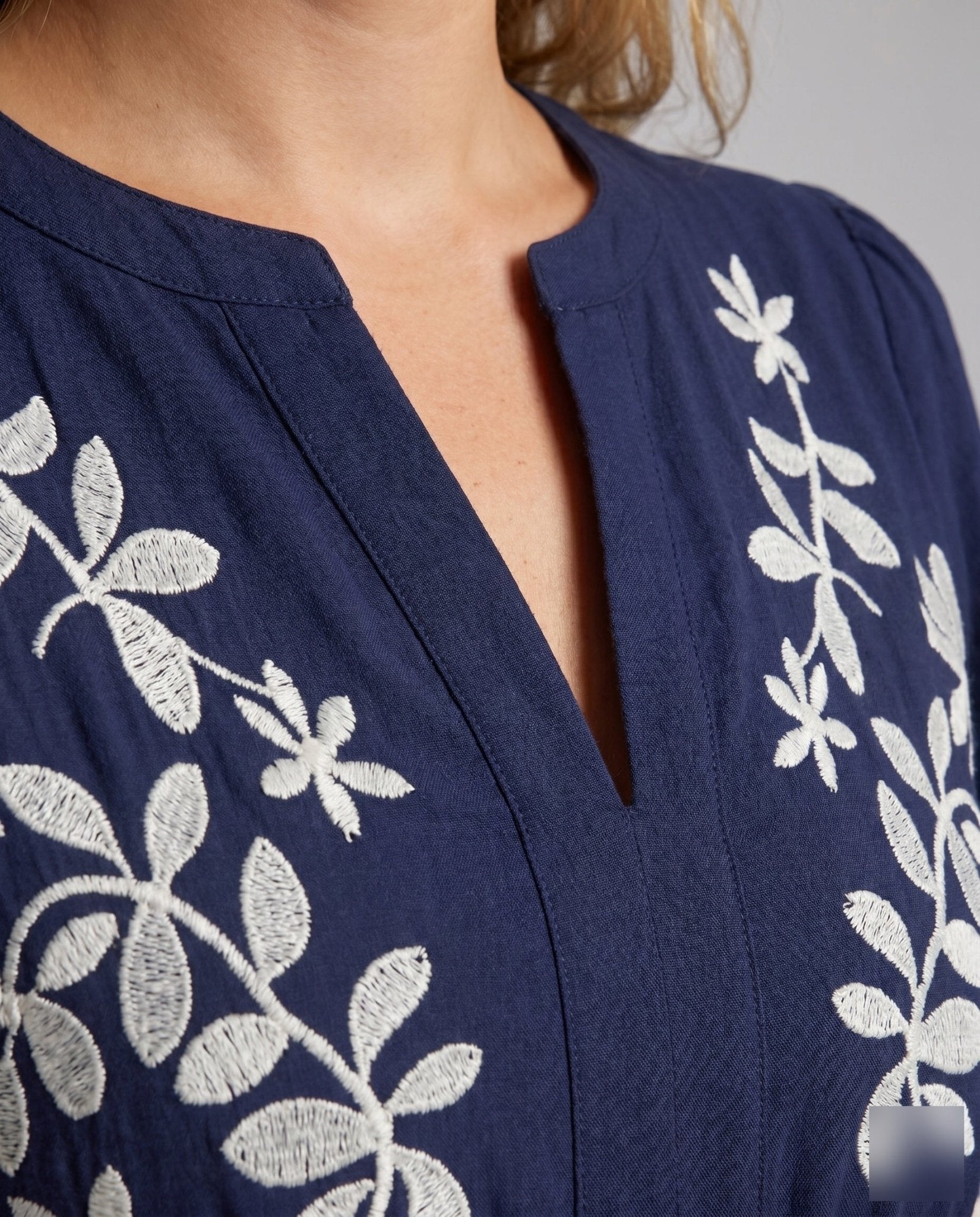 Women's midi dress with floral embroidery - Chichicherry