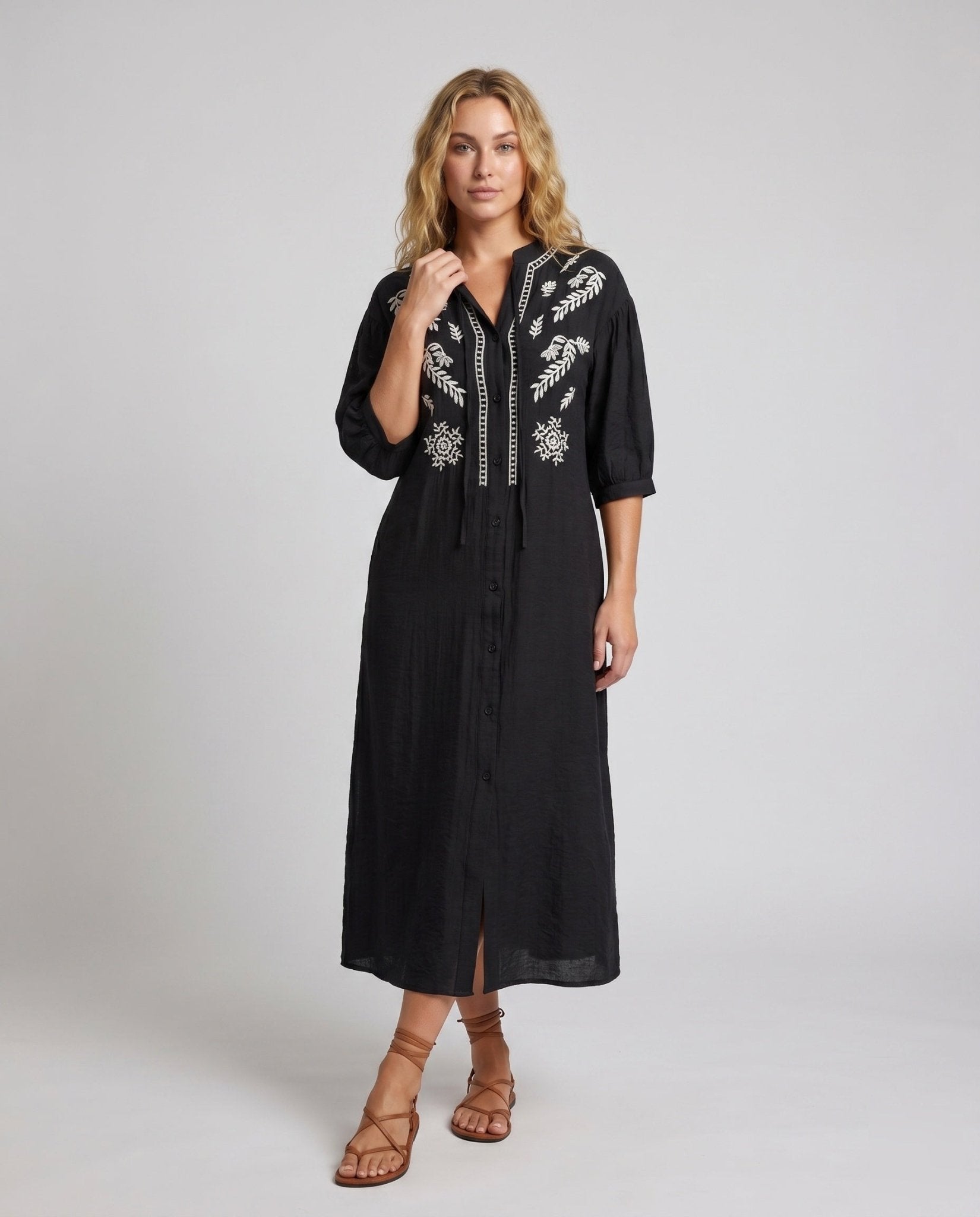 Women's midi dress with floral embroidery and refined button closure - Chichicherry